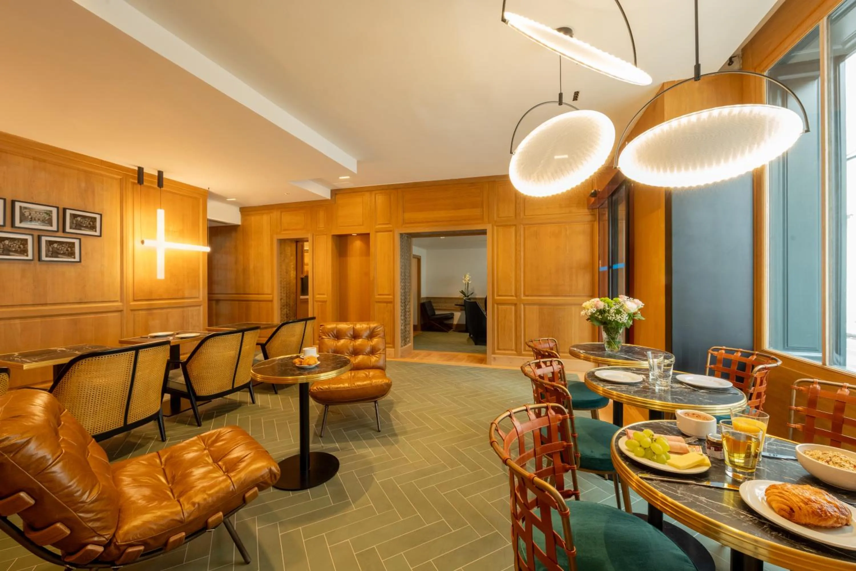 Breakfast in Esteem Tour Eiffel