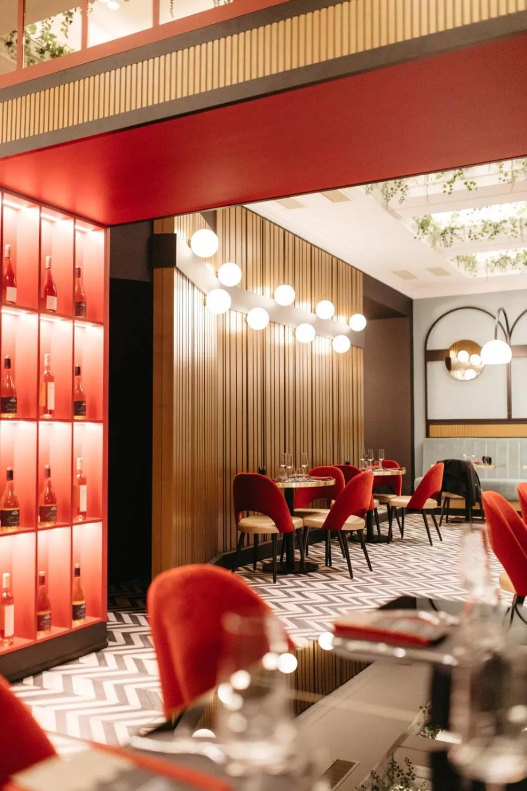 Restaurant/Places to Eat in Hotel Select