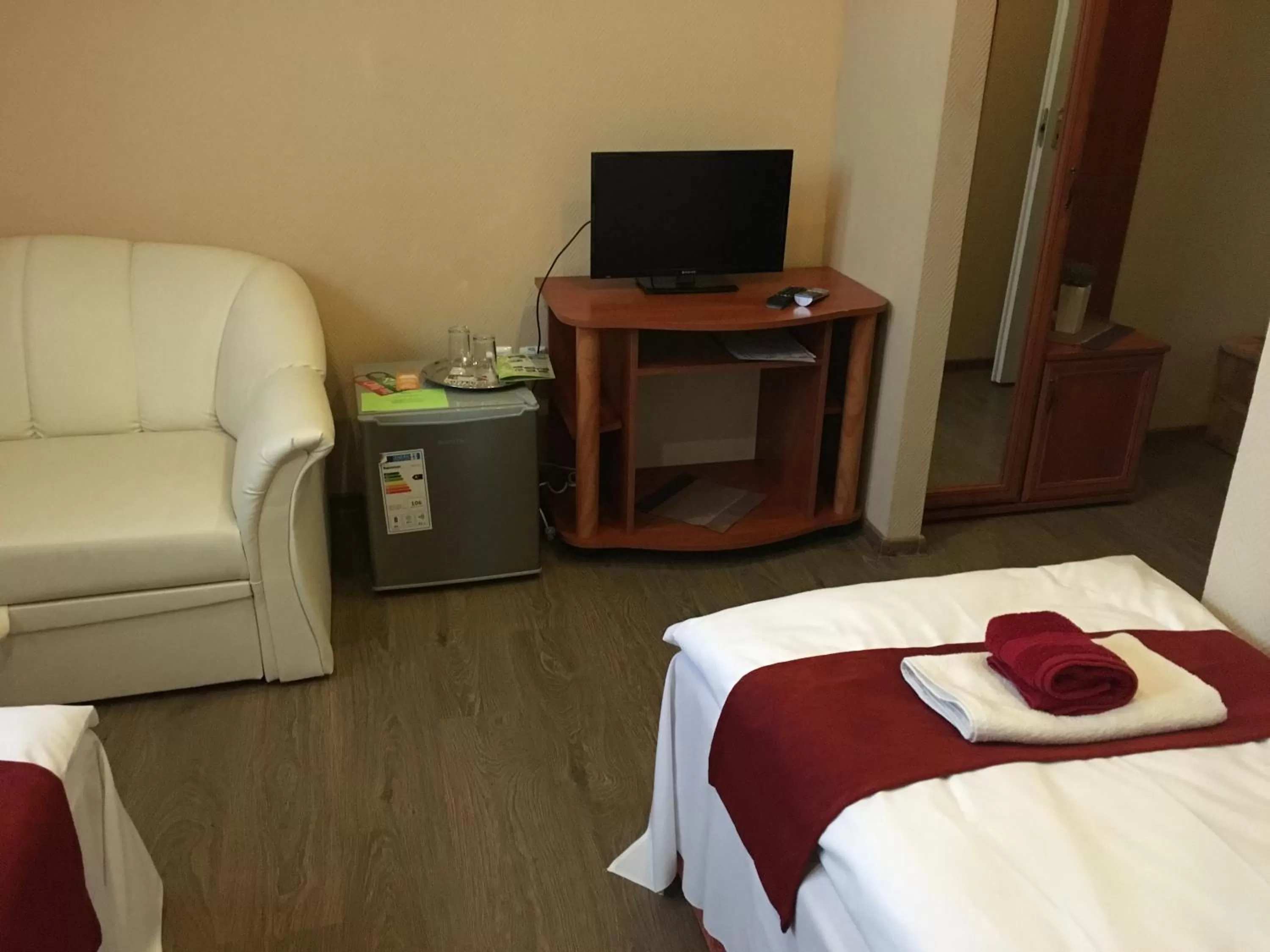 TV/Entertainment Center in Abszolút Hotel és Panzió