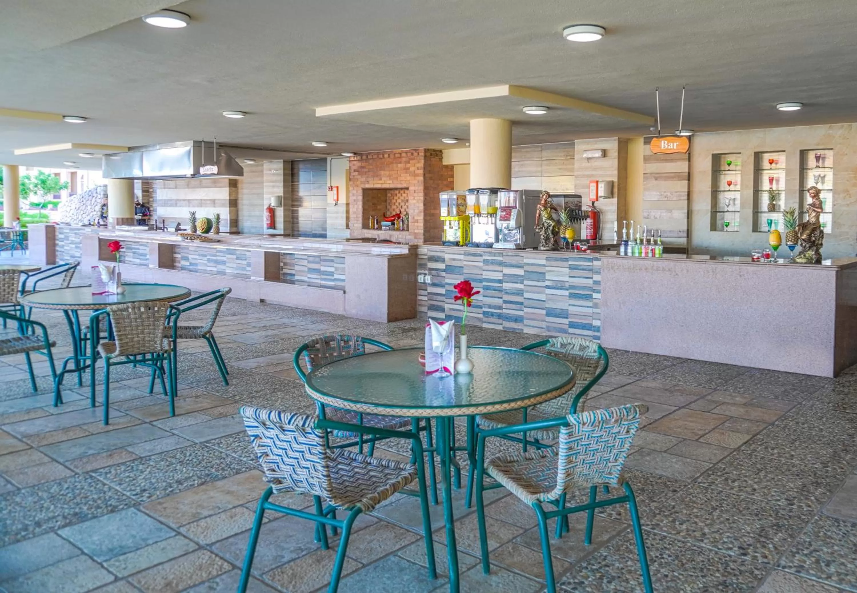 Restaurant/places to eat in Charmillion Gardens Aquapark