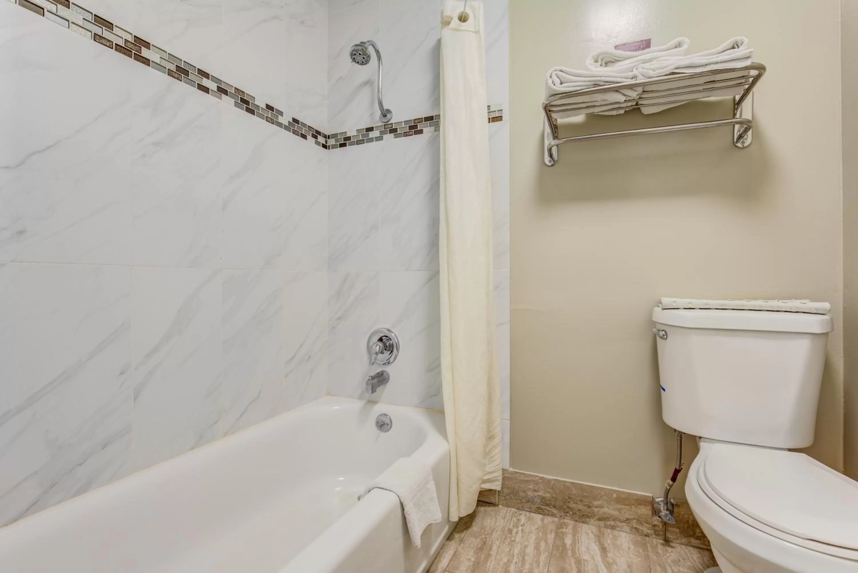 Shower in Econo Lodge St George North - Near Pioneer Park