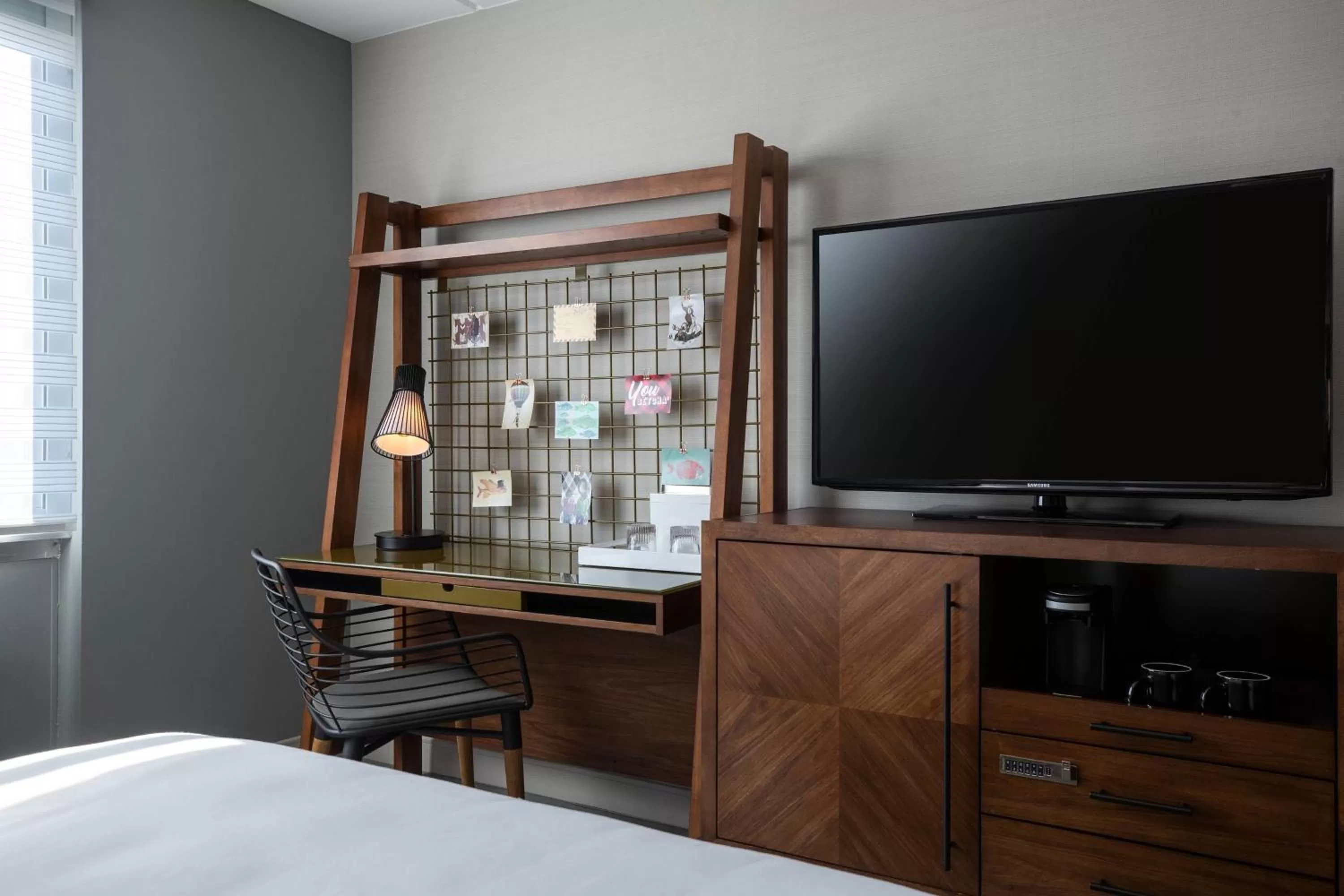 Photo of the whole room, Bed in Renaissance Minneapolis Bloomington Hotel