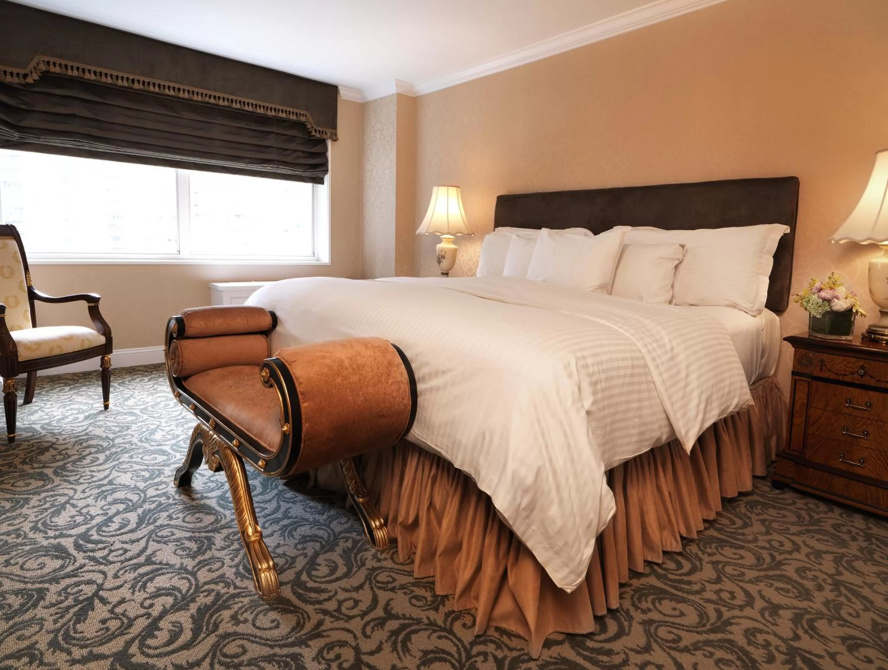 Bedroom, Bed in The Kimberly Hotel