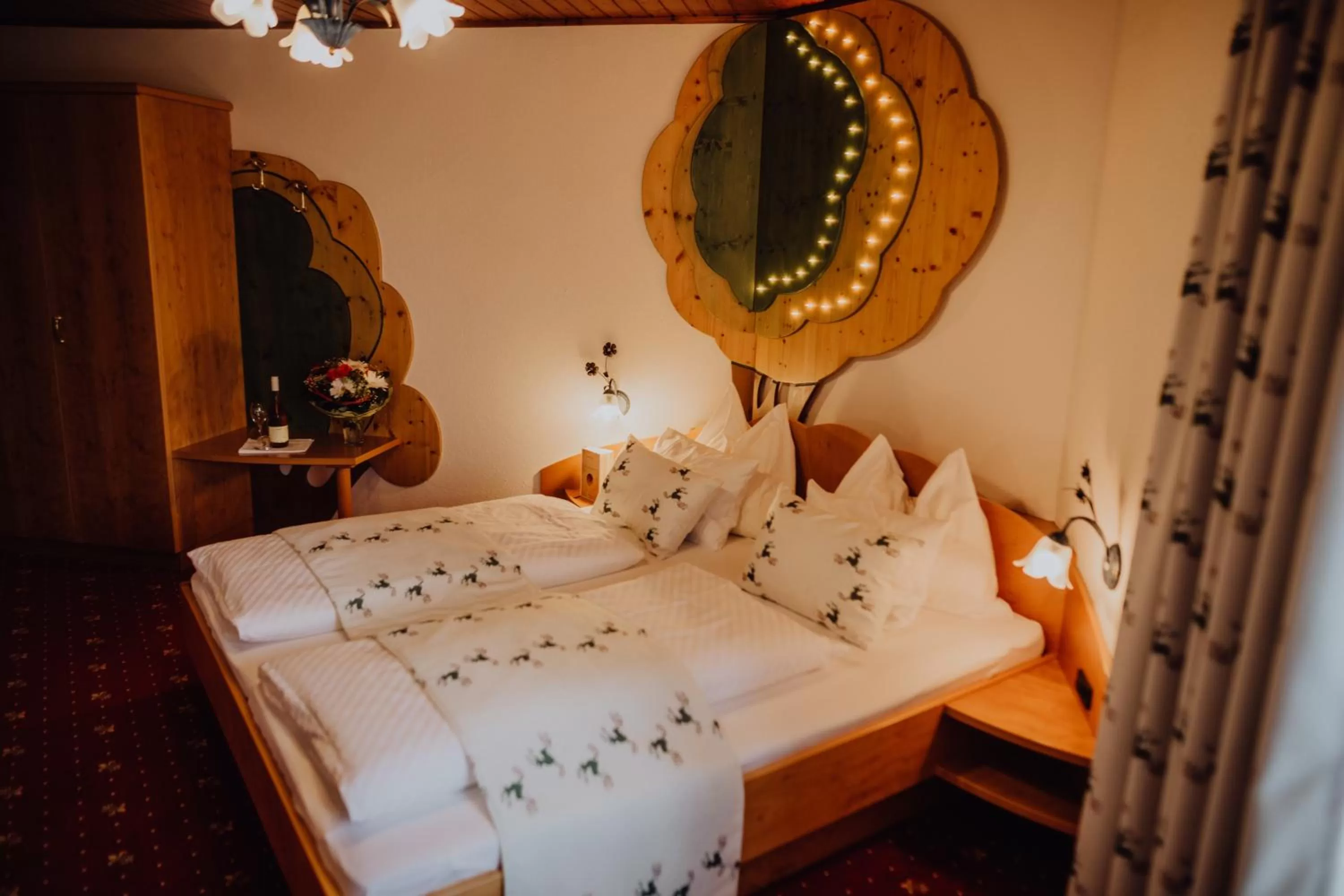 Photo of the whole room, Bed in Panorama Hotel Gasthof Leidingerhof