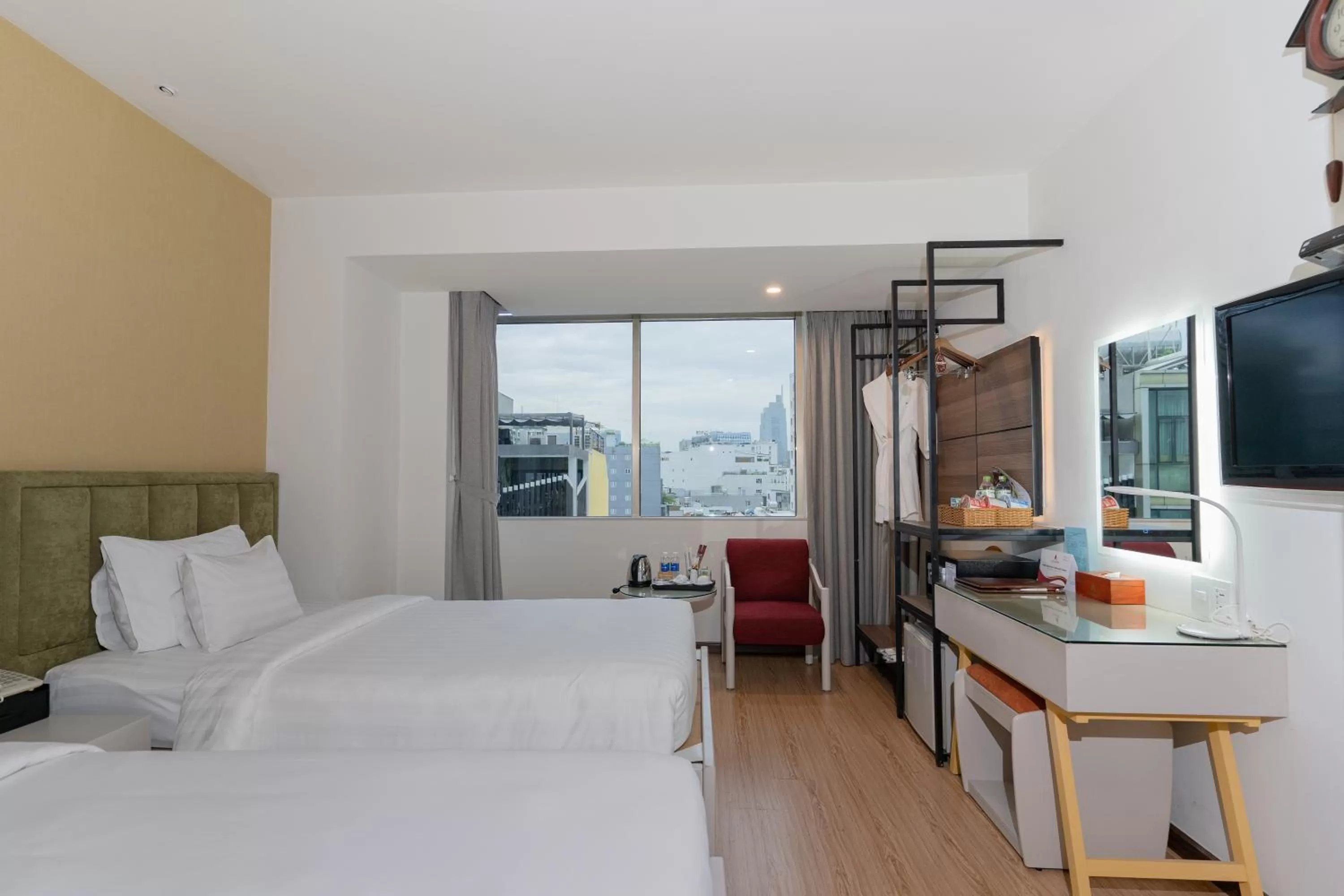 Grand Deluxe Twin City View with Rooftop Pool in A25 Hotel - 55 Lê Anh Xuân