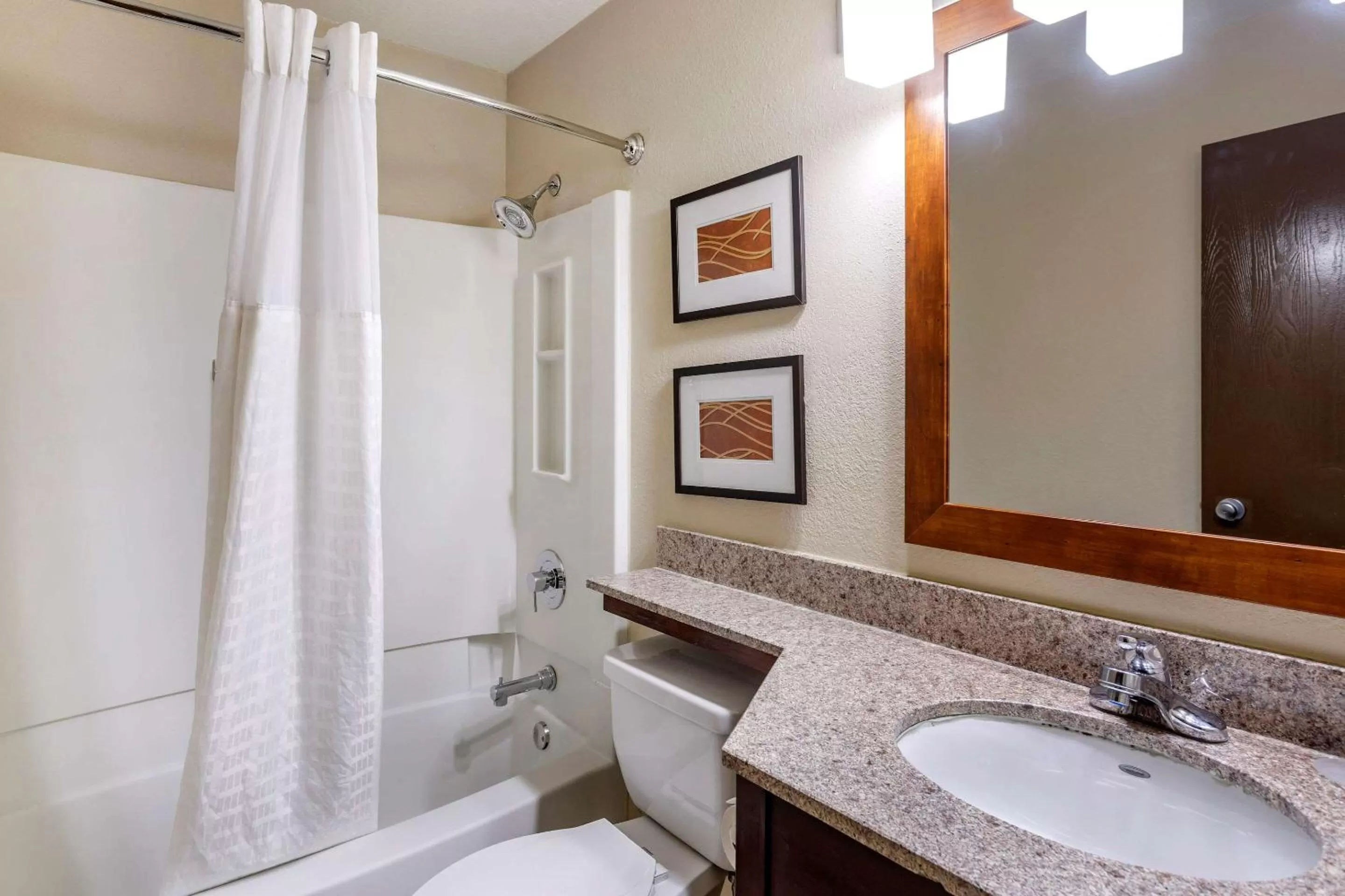 Bathroom in Comfort Inn Nashville West