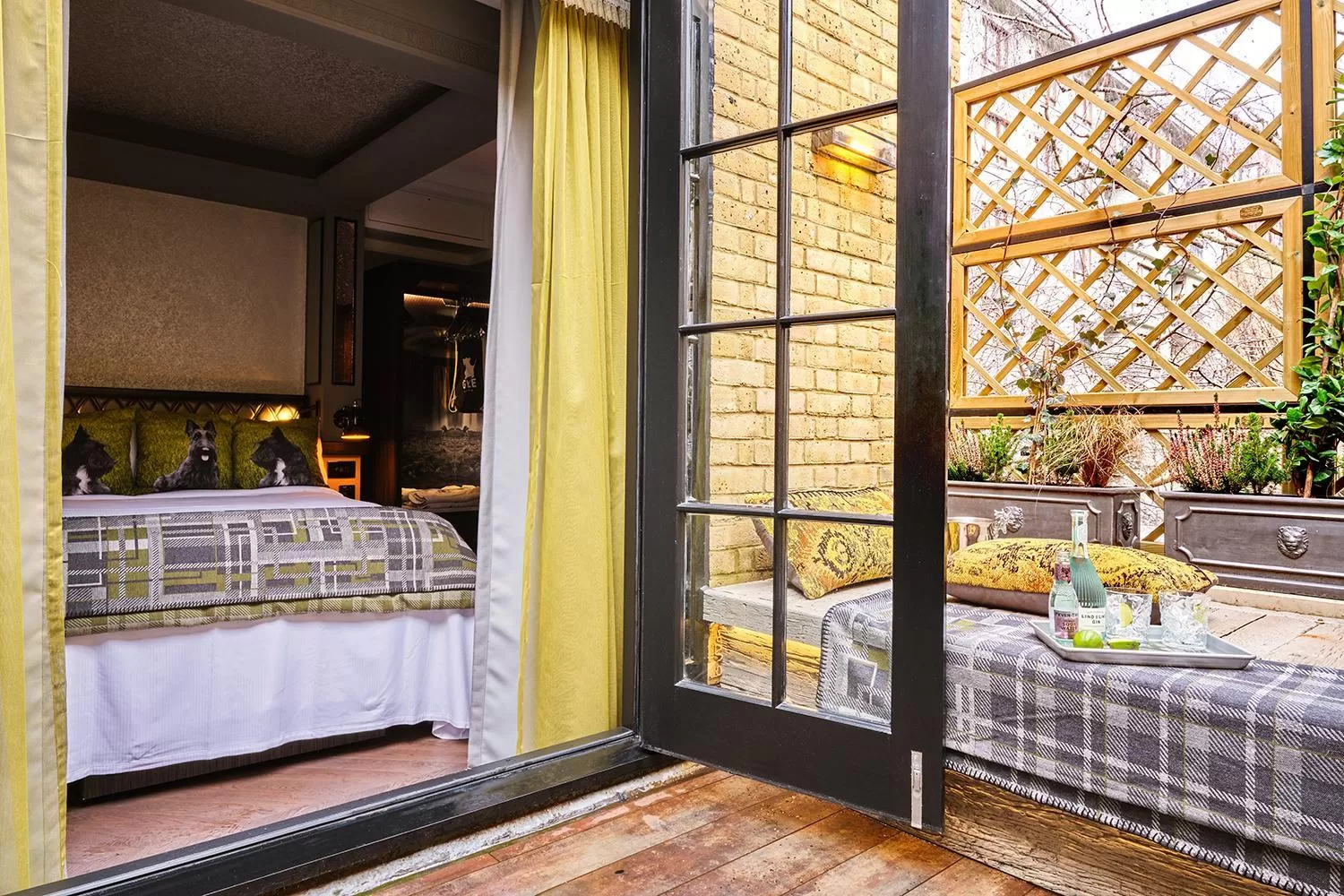 Balcony/Terrace, Bed in The Gyle - London St Pancras