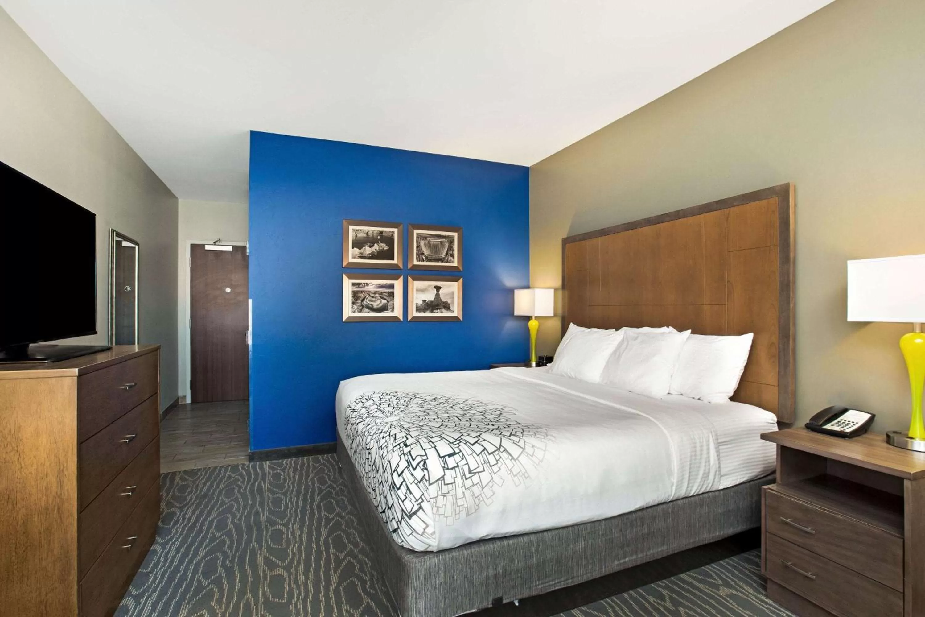 Photo of the whole room in La Quinta by Wyndham Page at Lake Powell