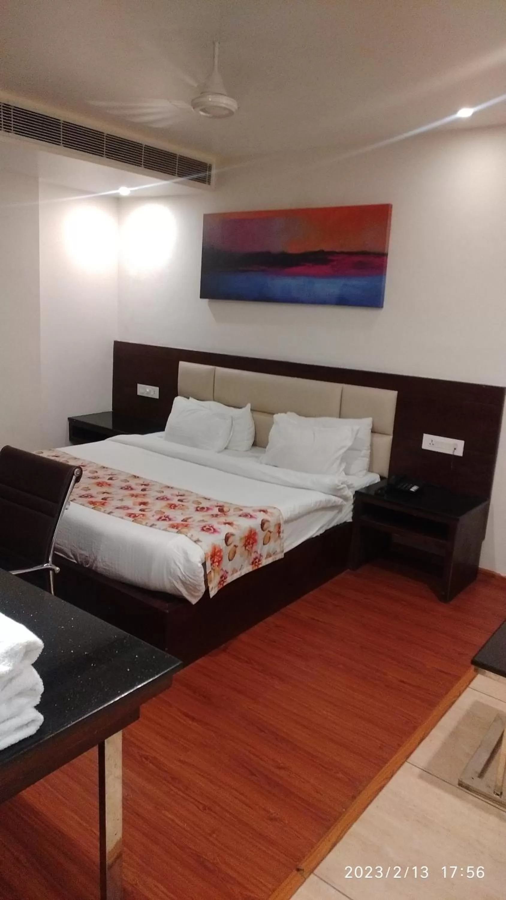 Living room, Bed in Clarks Inn Suites Katra