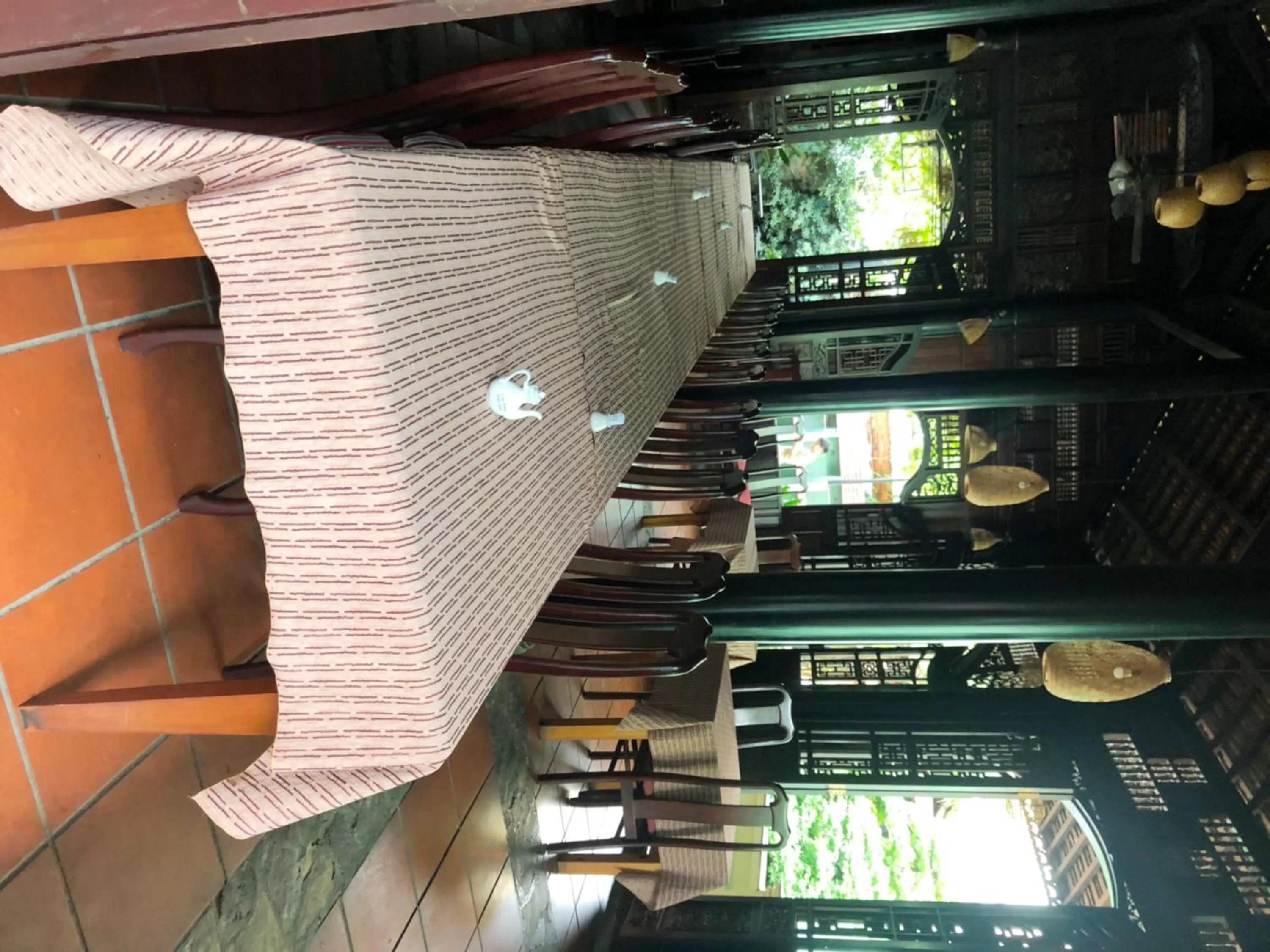 Restaurant/places to eat in Hoang Yen Hotel