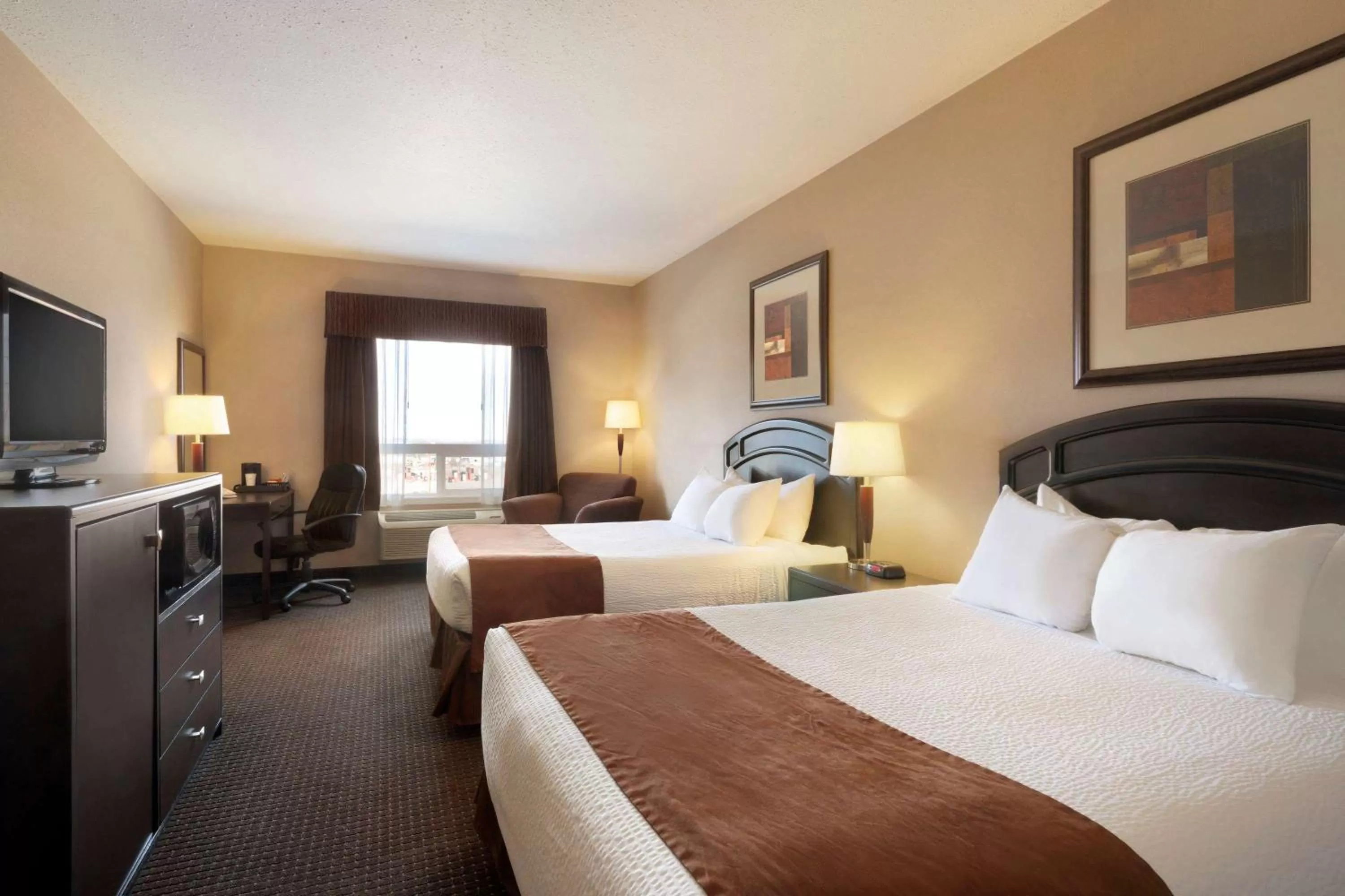 Photo of the whole room, Bed in Days Inn by Wyndham Innisfail