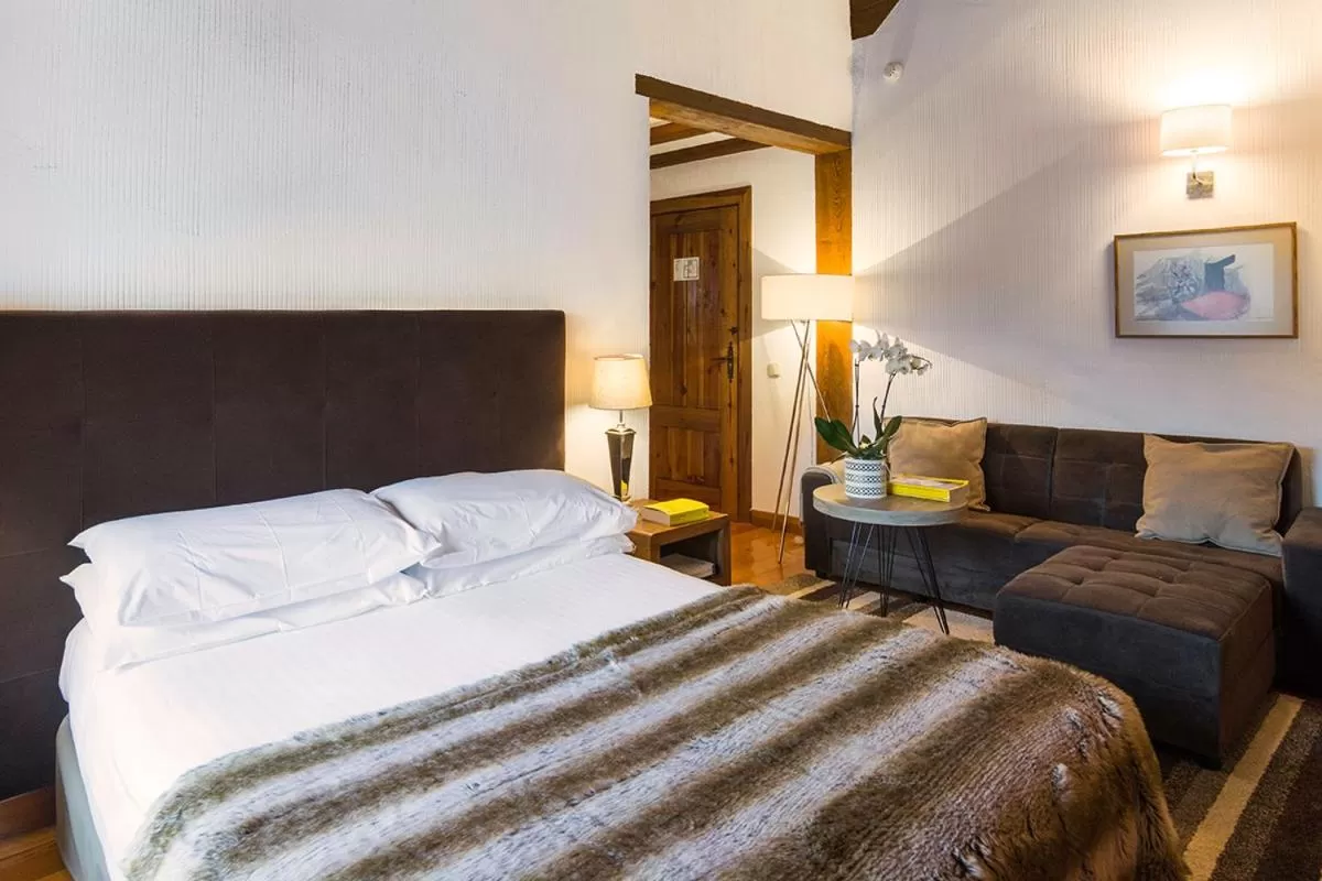 Bed in Molino de Alcuneza Relais & Châteaux