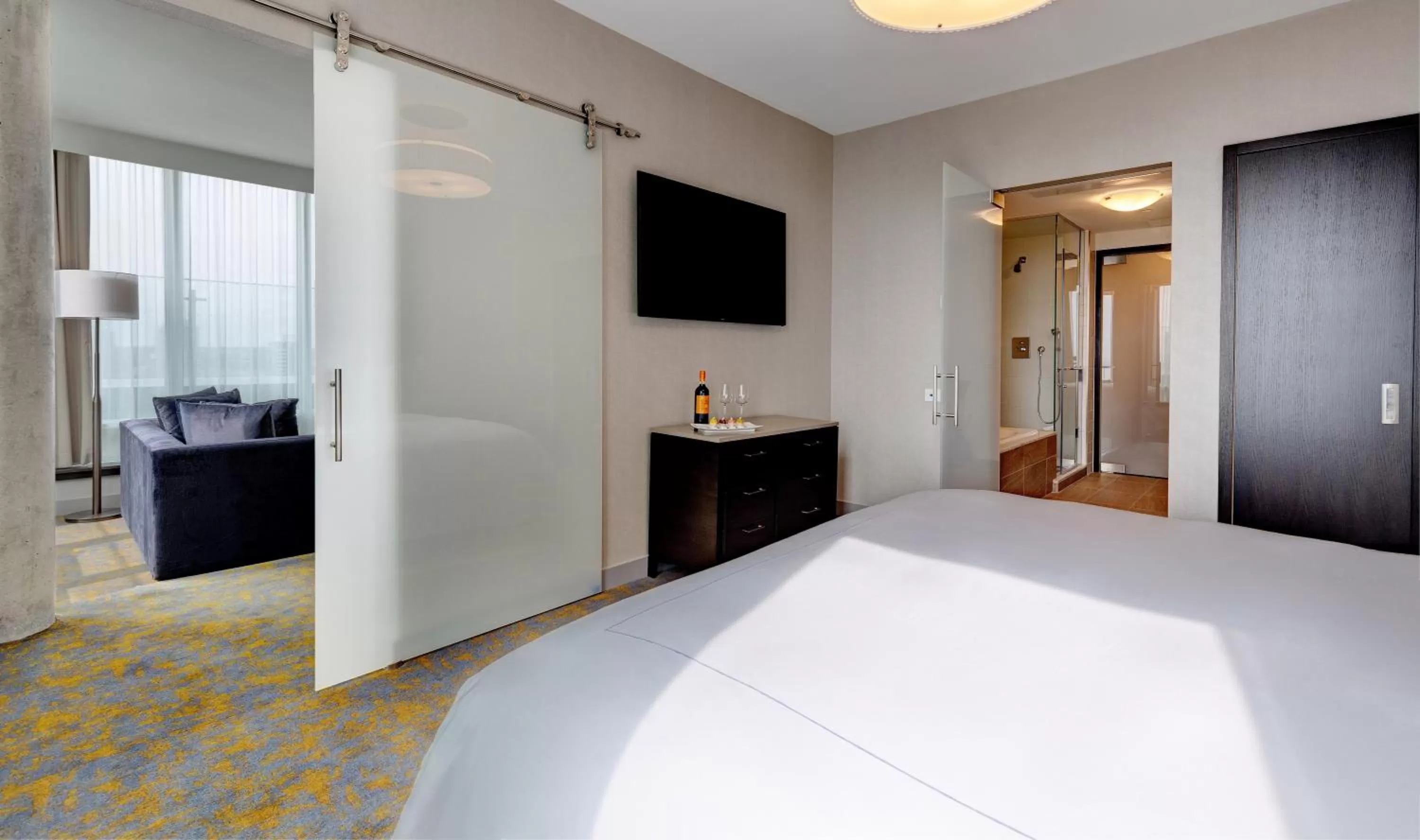 Bathroom, Bed in Hotel X Toronto, a Destination by Hyatt Hotel