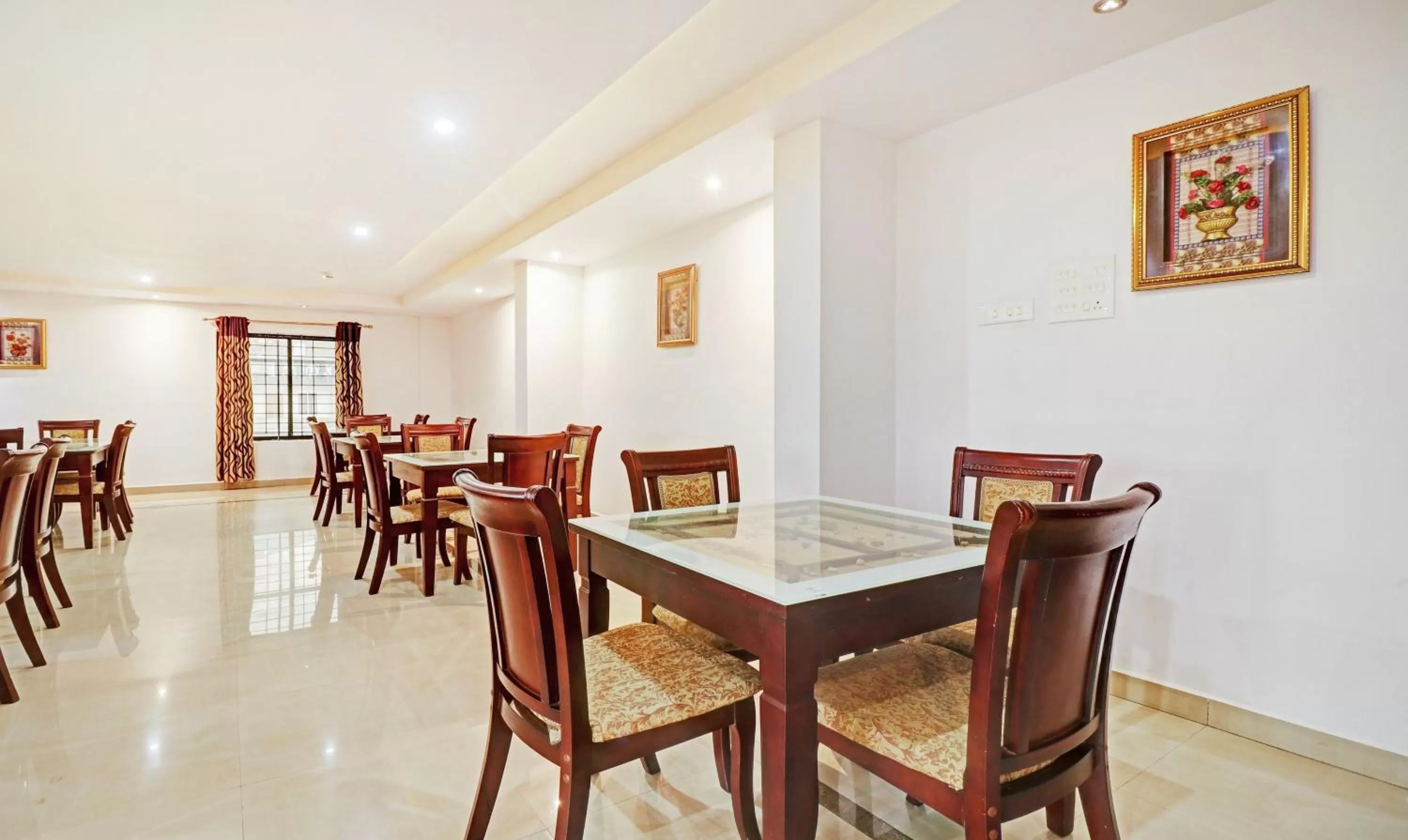 Restaurant/places to eat in Treebo Symphony Hotels And Resorts Angamally