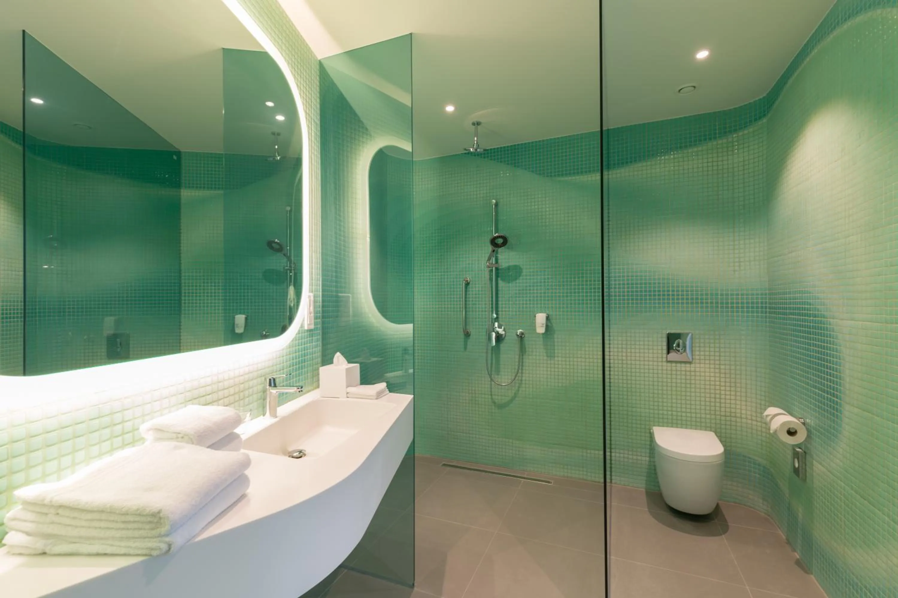 Shower in Park Inn by Radisson Amsterdam City West