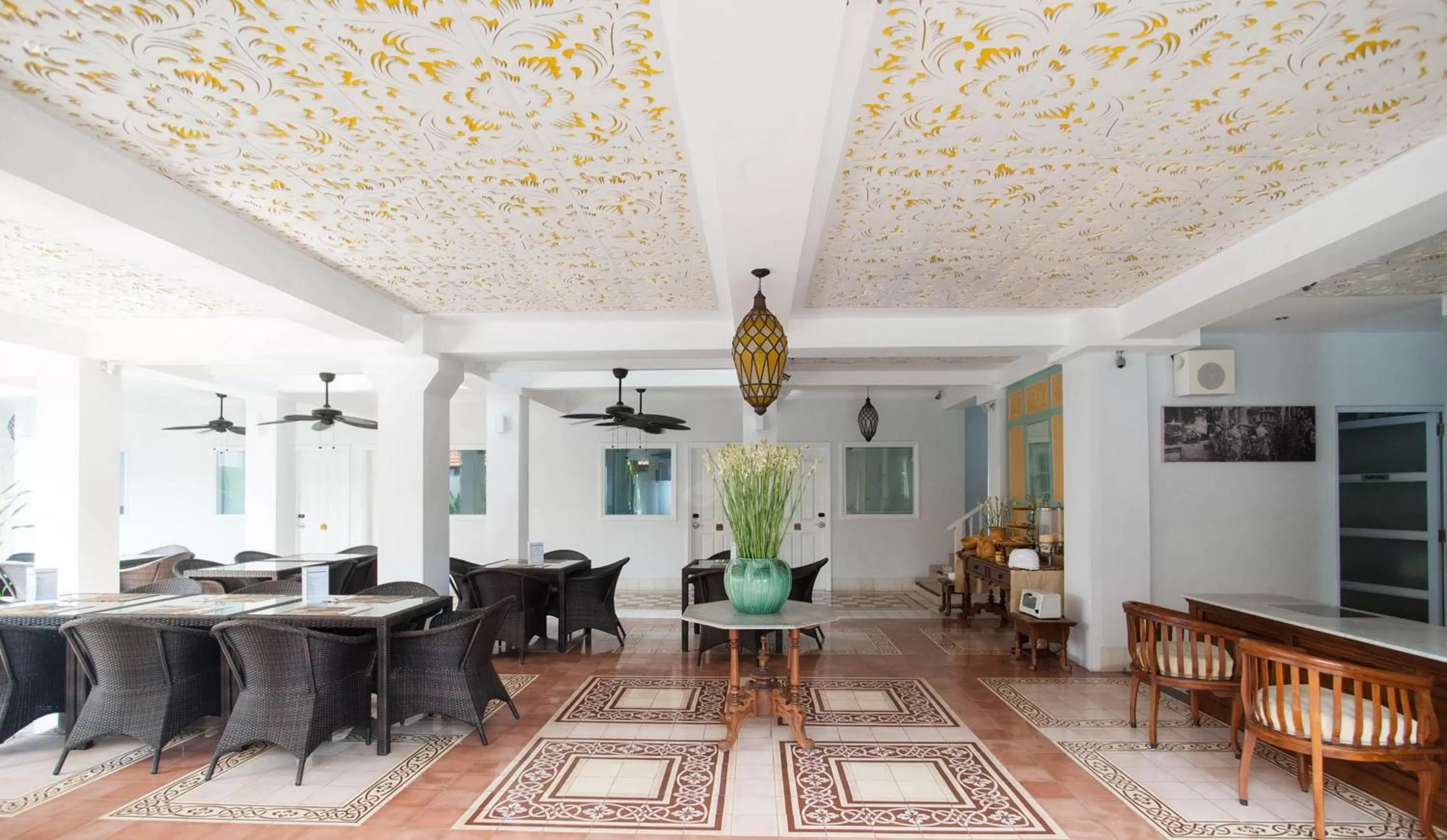 Lounge or bar in Samsara Inn