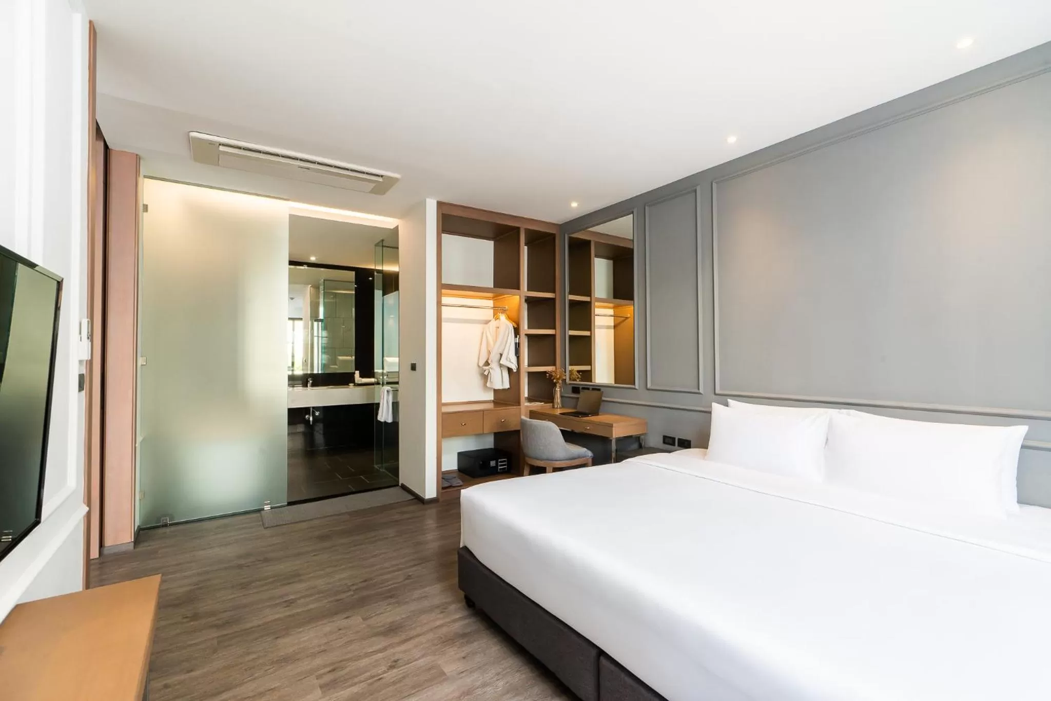 wardrobe, Bed in One Patio Hotel Pattaya - SHA Extra Plus