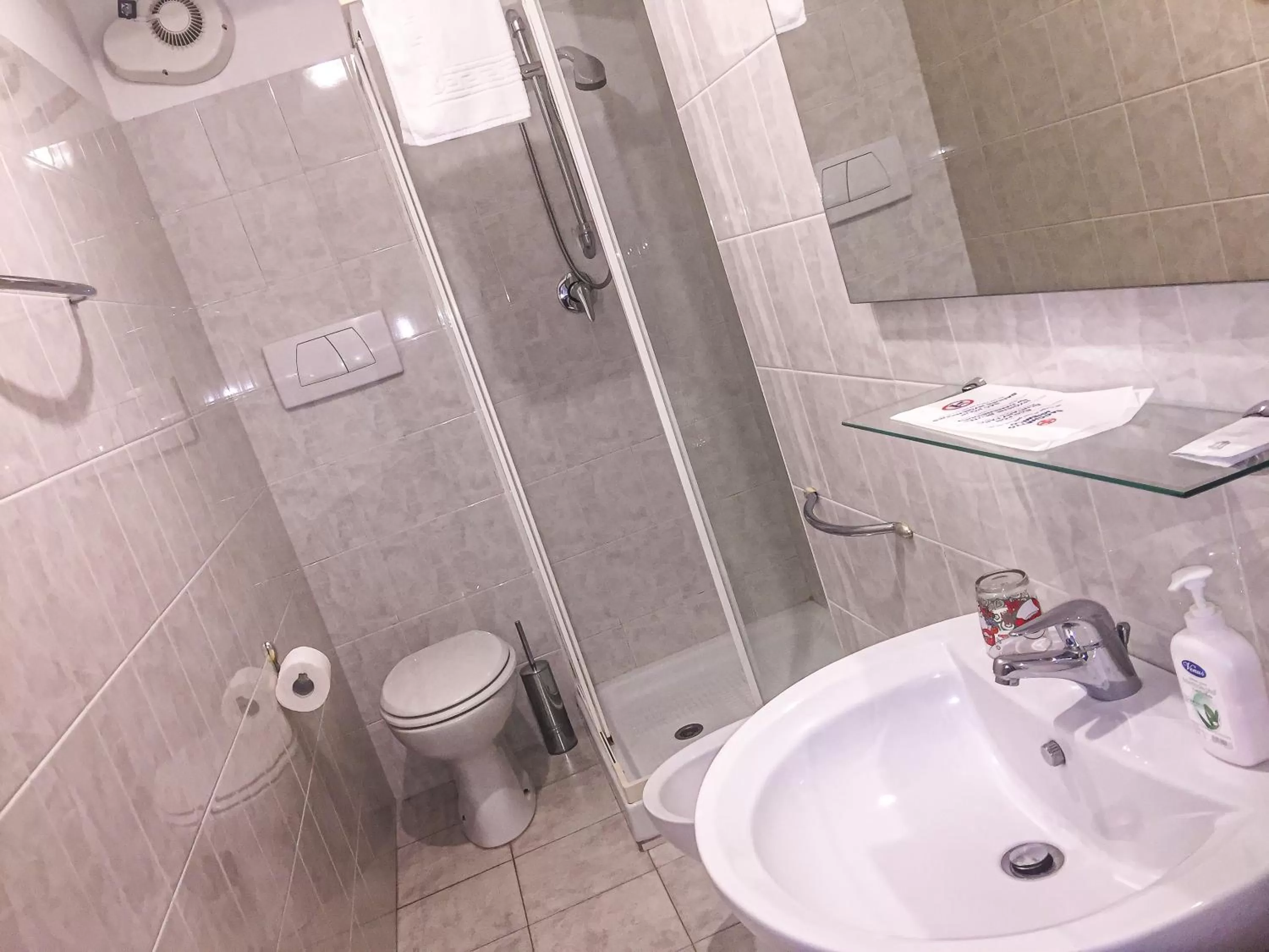 Shower in B&B Villa Sophie