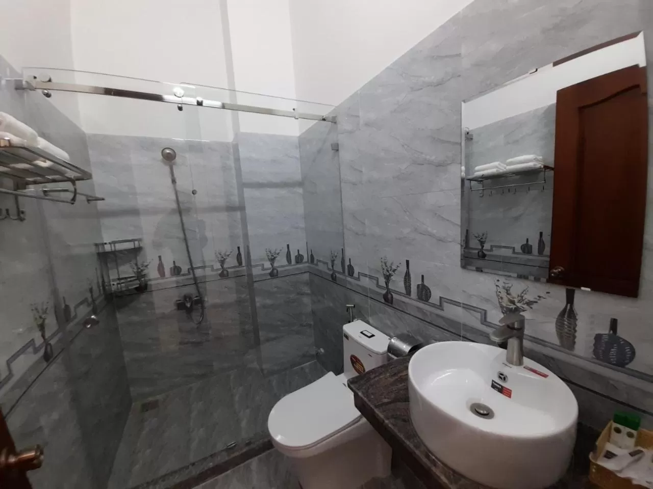 Bathroom in Khách sạn Nguyên Long