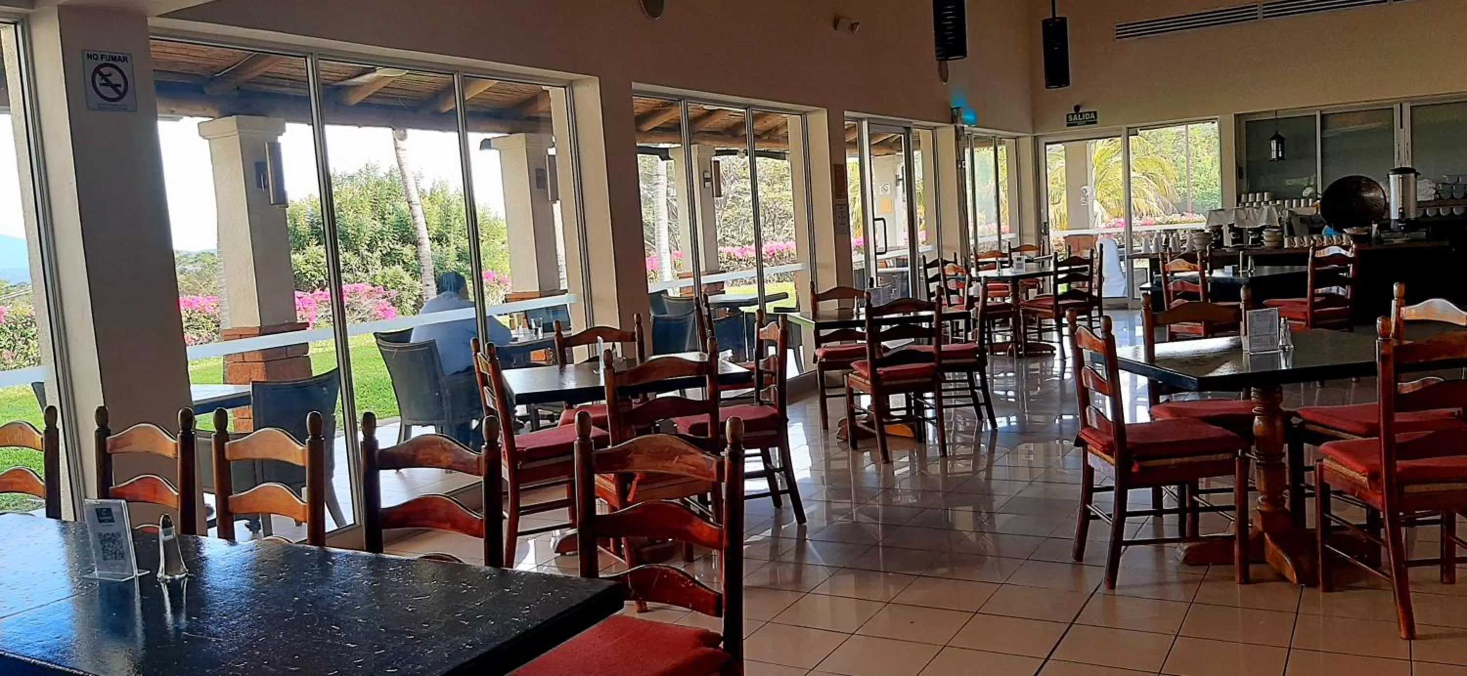 Restaurant/places to eat in Comfort Inn Real La Union