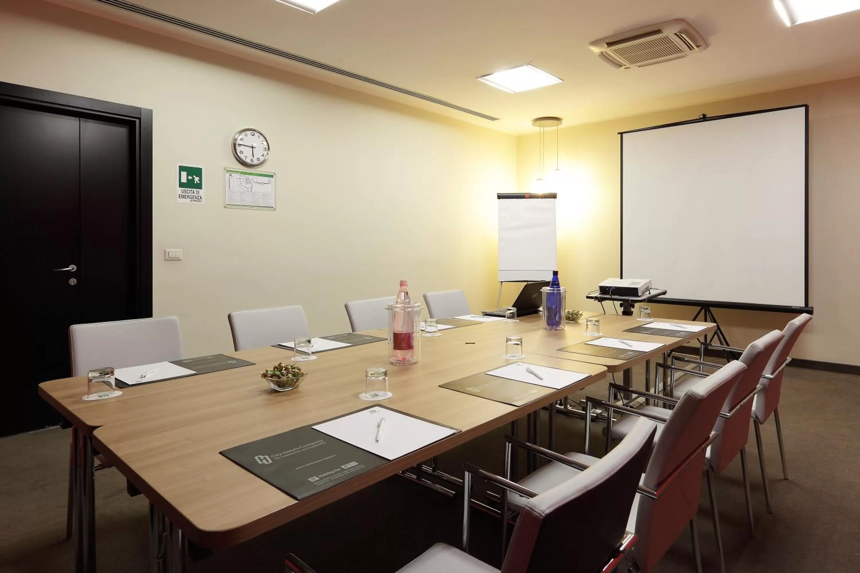 Meeting/conference room in Holiday Inn Genoa City by IHG