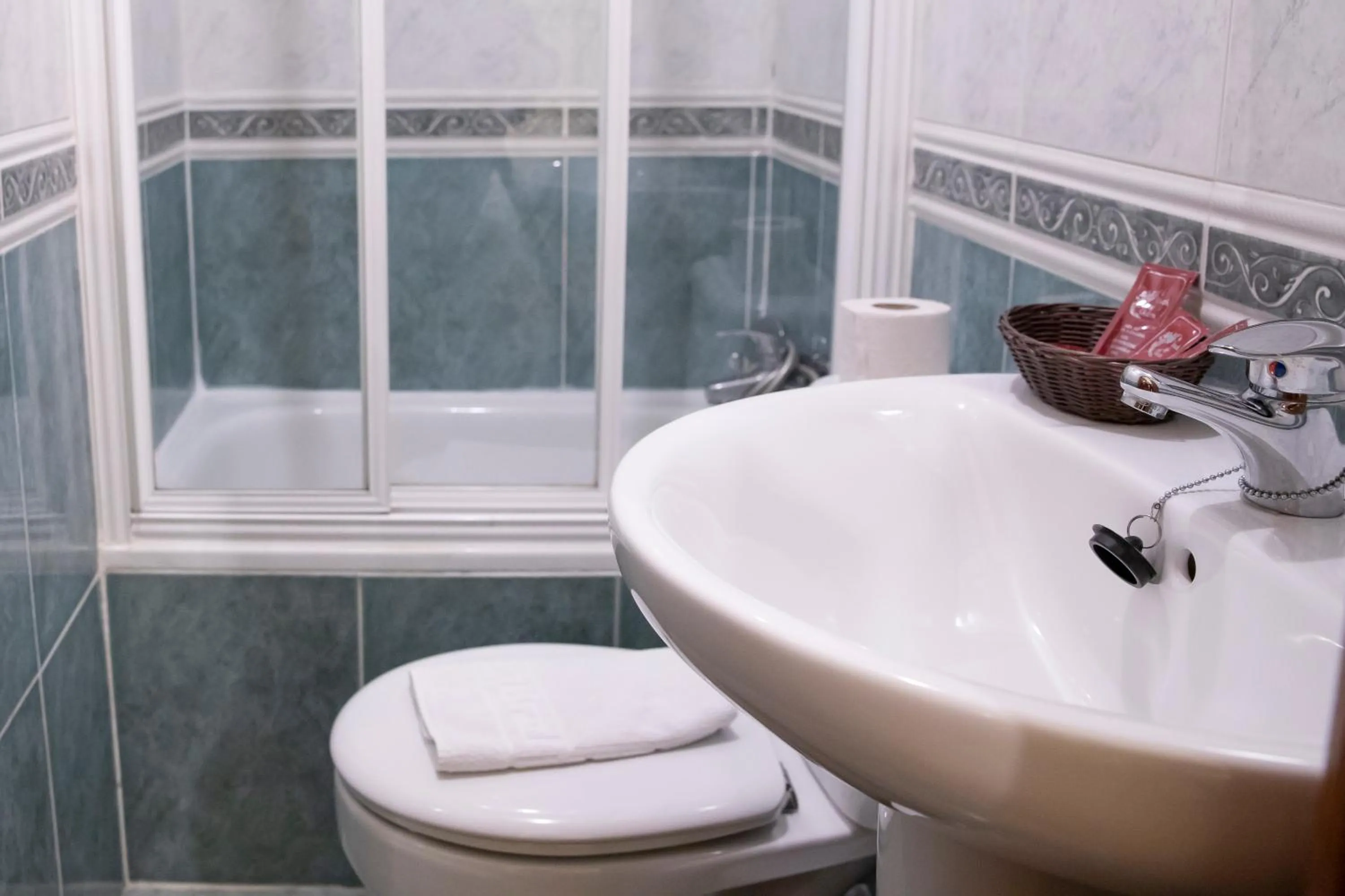 Bathroom in Hostal Tokio