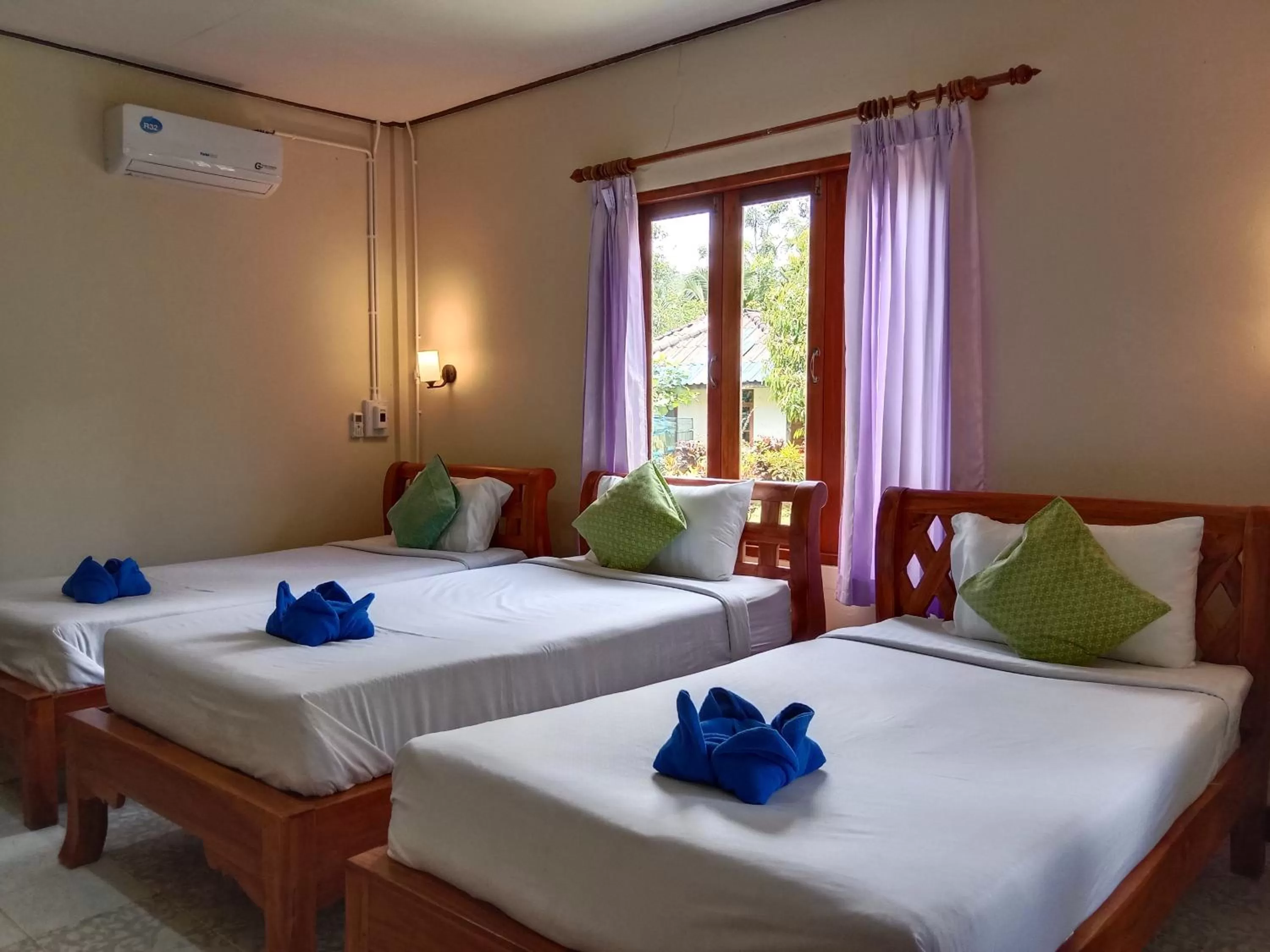 Bed in Tree Tops River Huts