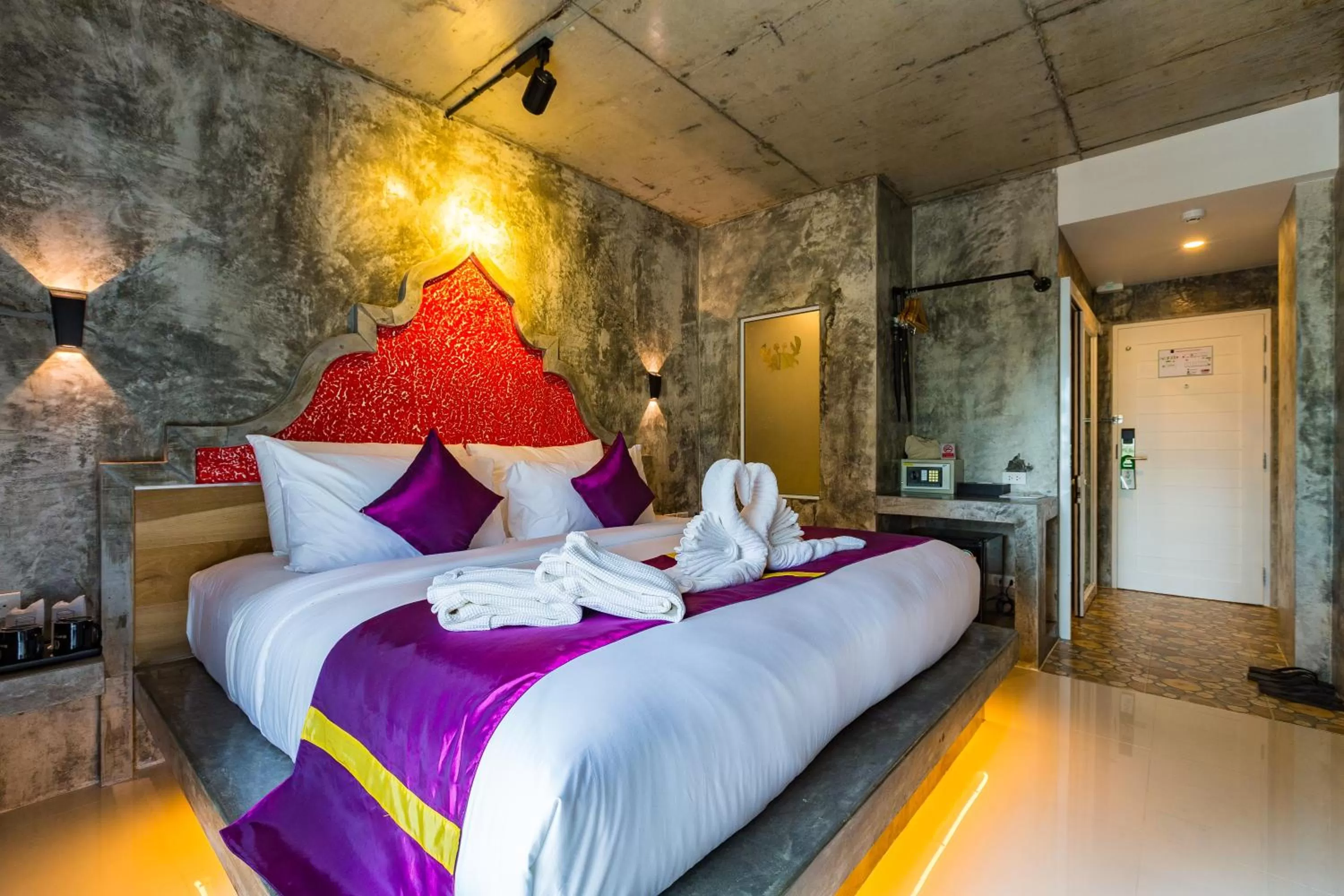 Bed in Maneetel Krabi Beachfront-SHA Plus