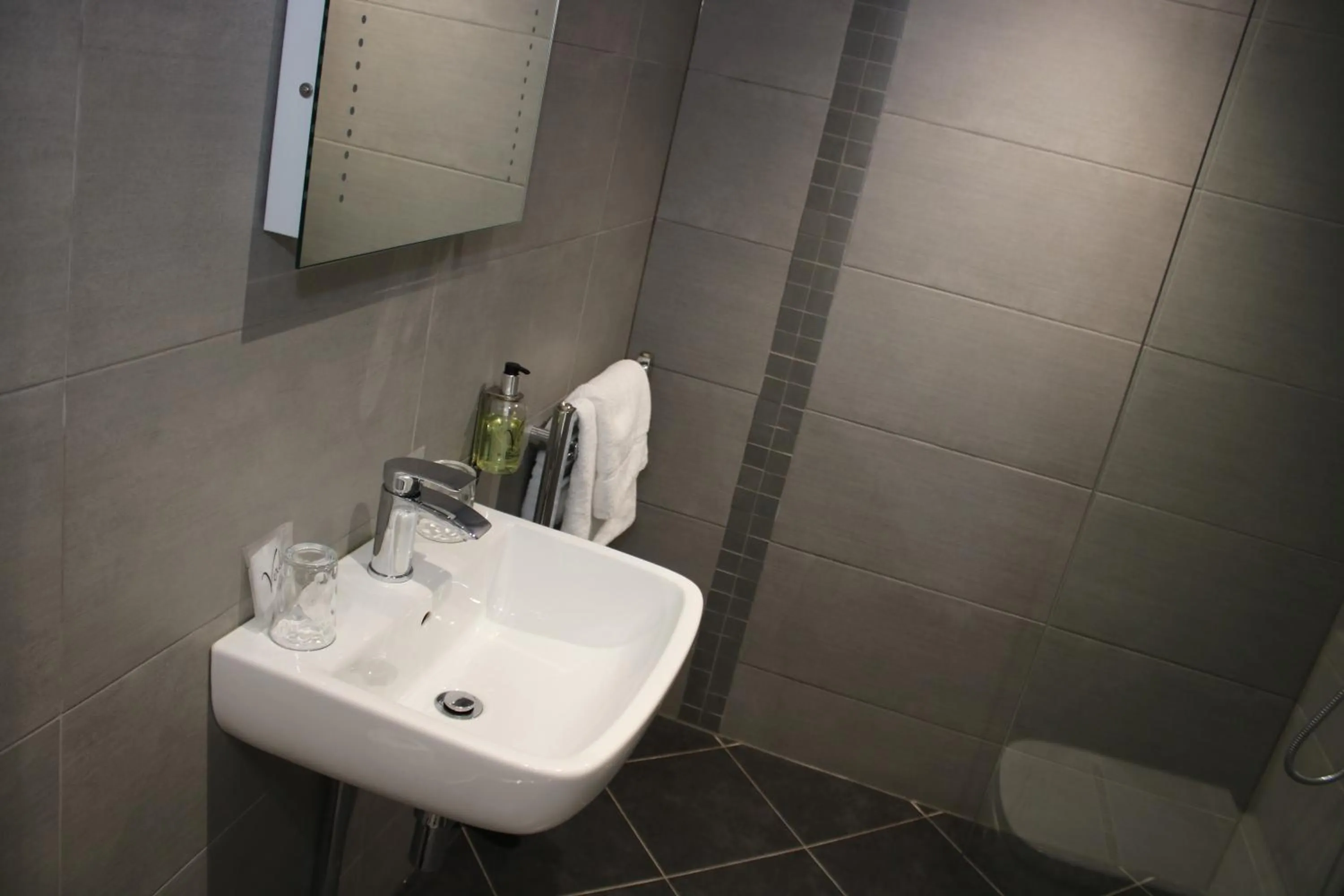 Bathroom in Brunswick Merchant City Hotel