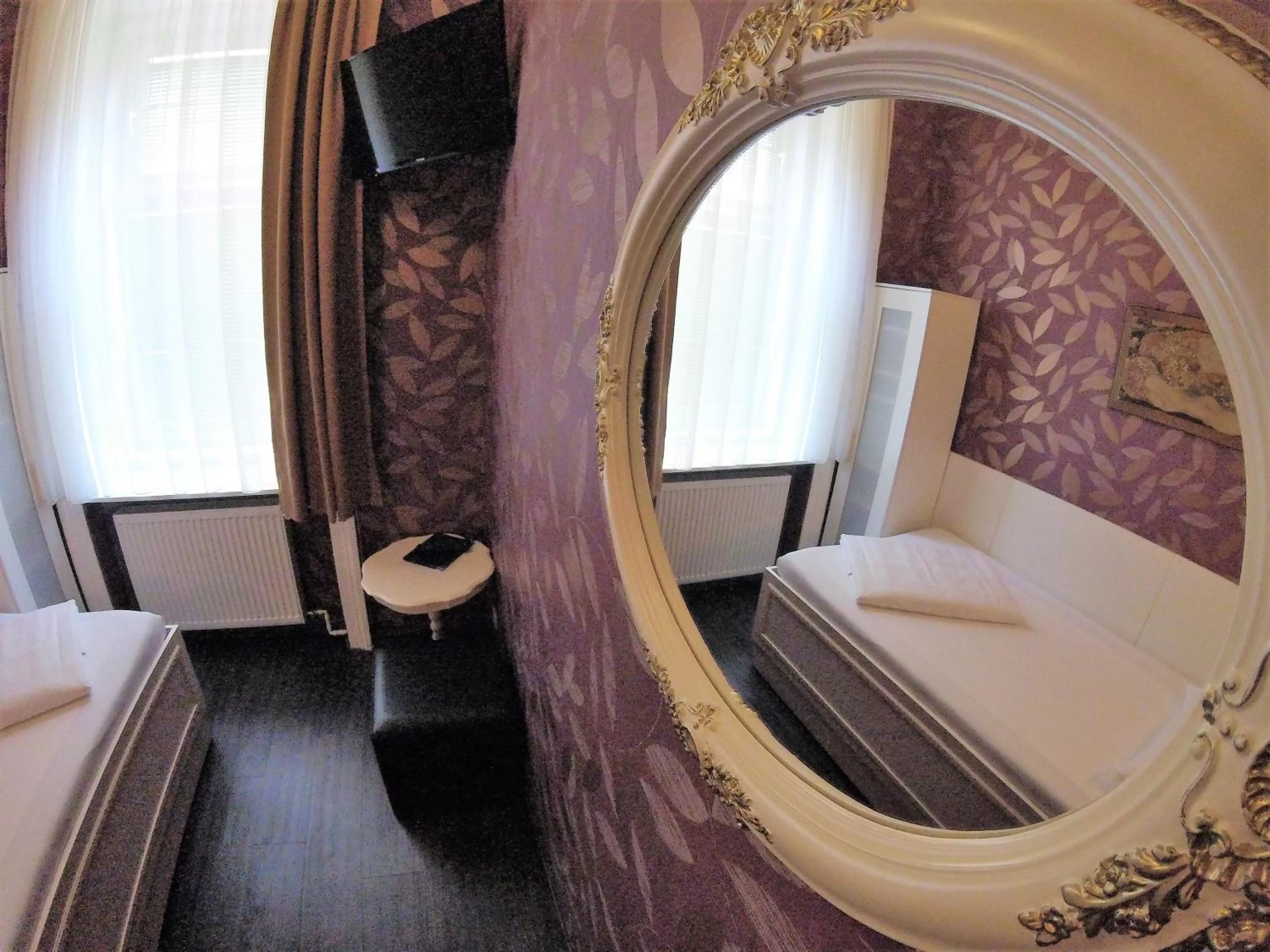 Photo of the whole room, Bed in Hotel Goldene Spinne