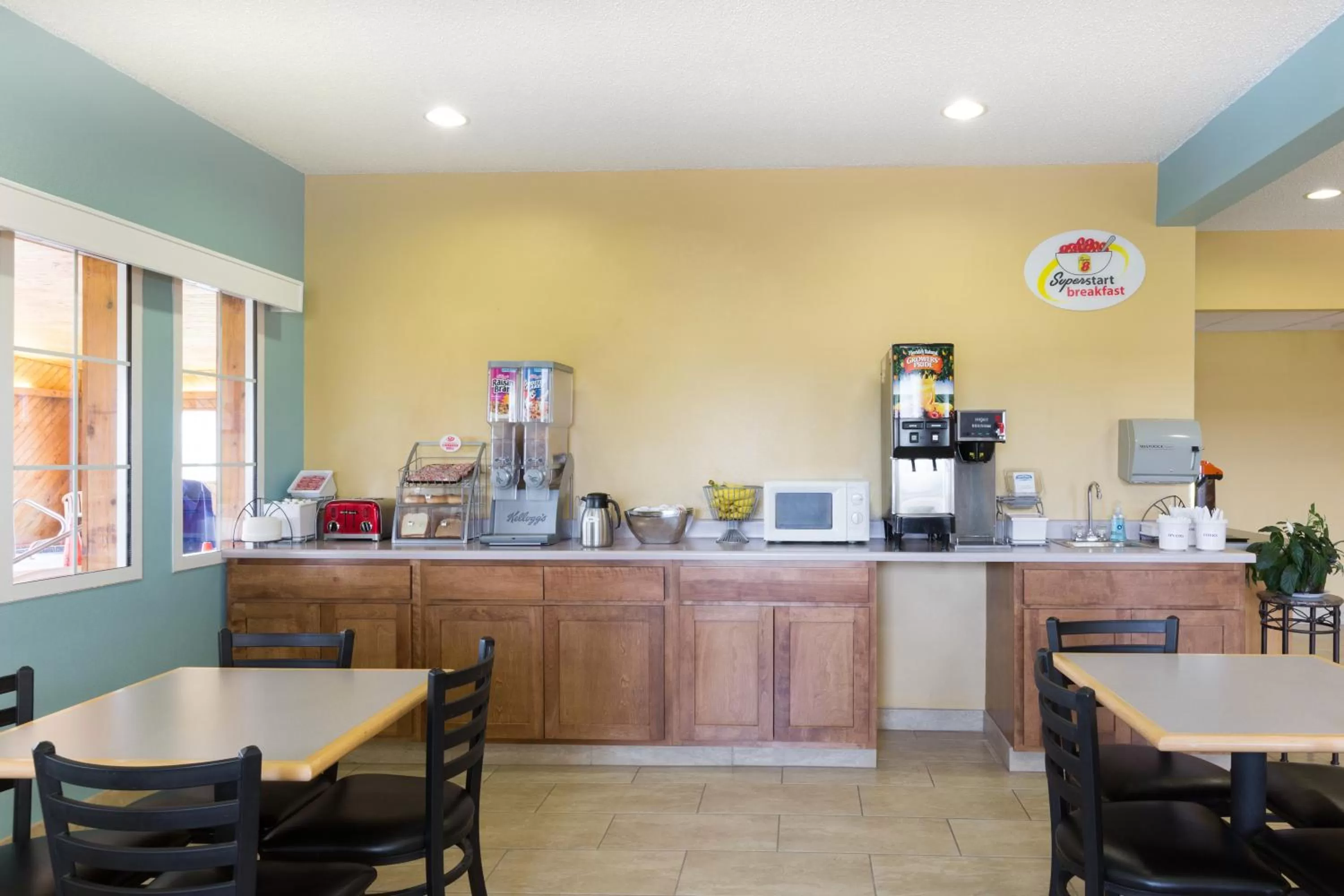 Restaurant/places to eat in Super 8 by Wyndham Clarinda