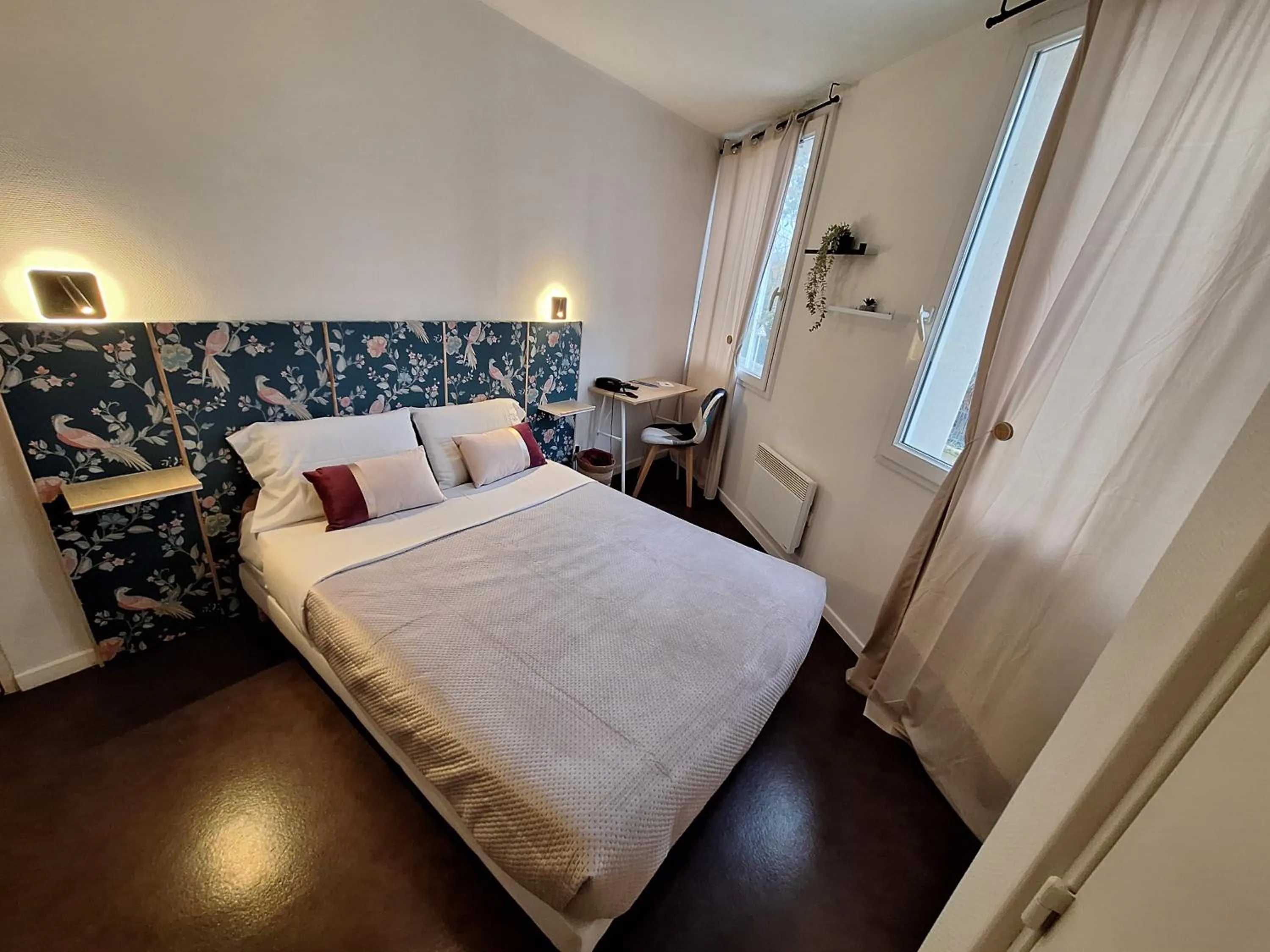 Bed in Hotel Au Bon Sejour