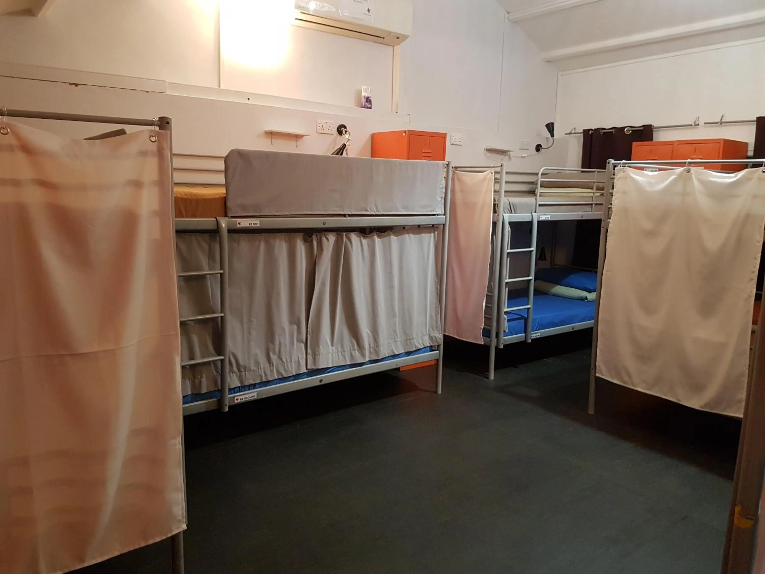 Photo of the whole room, Bed in Royal Lodge @ Pagoda Street