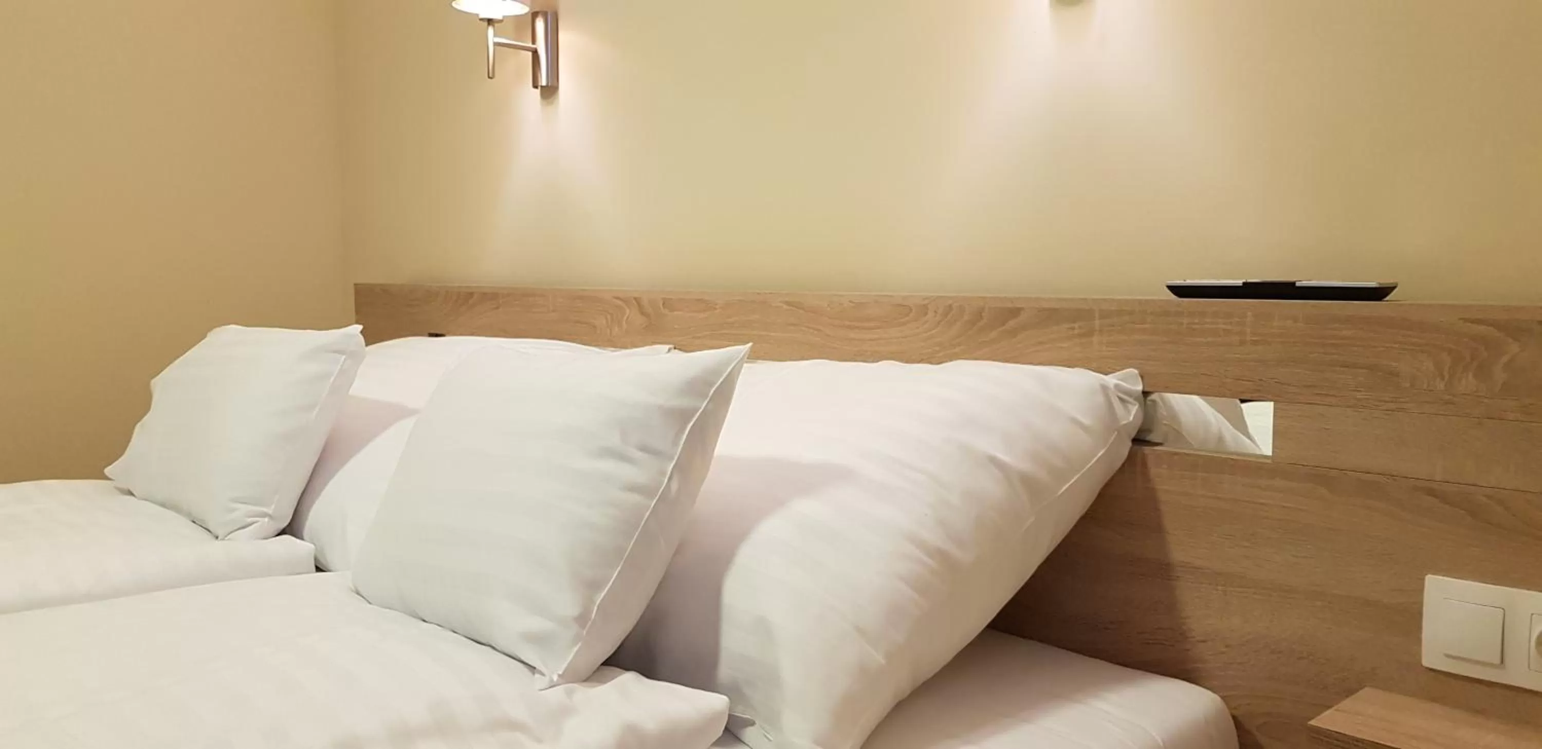 Bed in Central Panzió Gyula