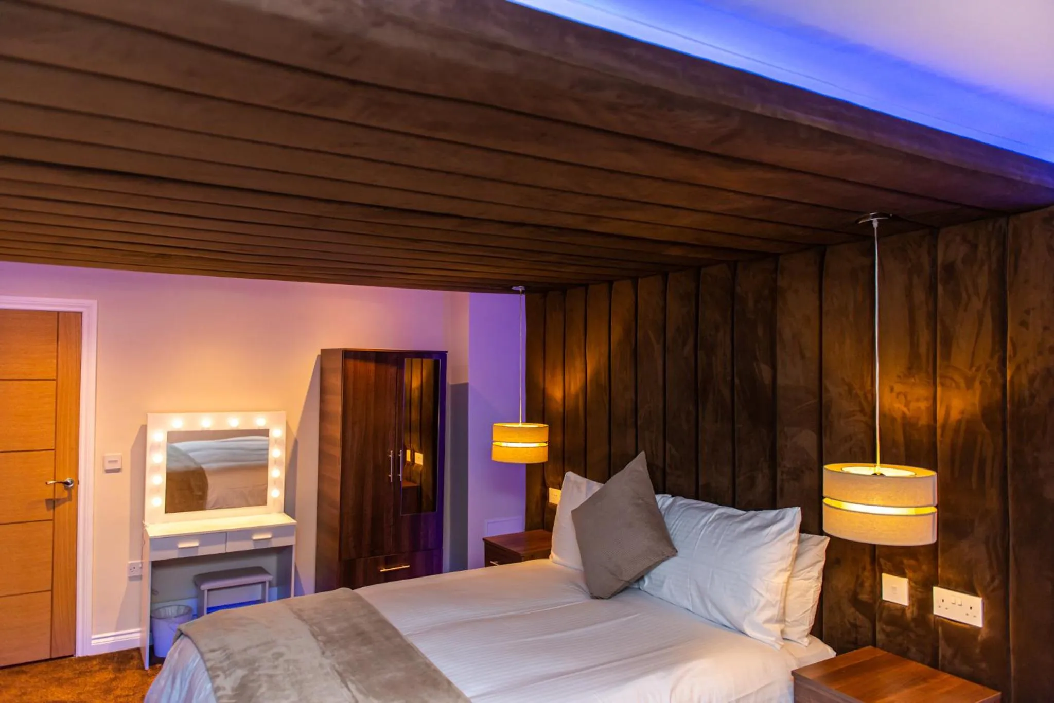 Bedroom, Bed in Optimal Apartments