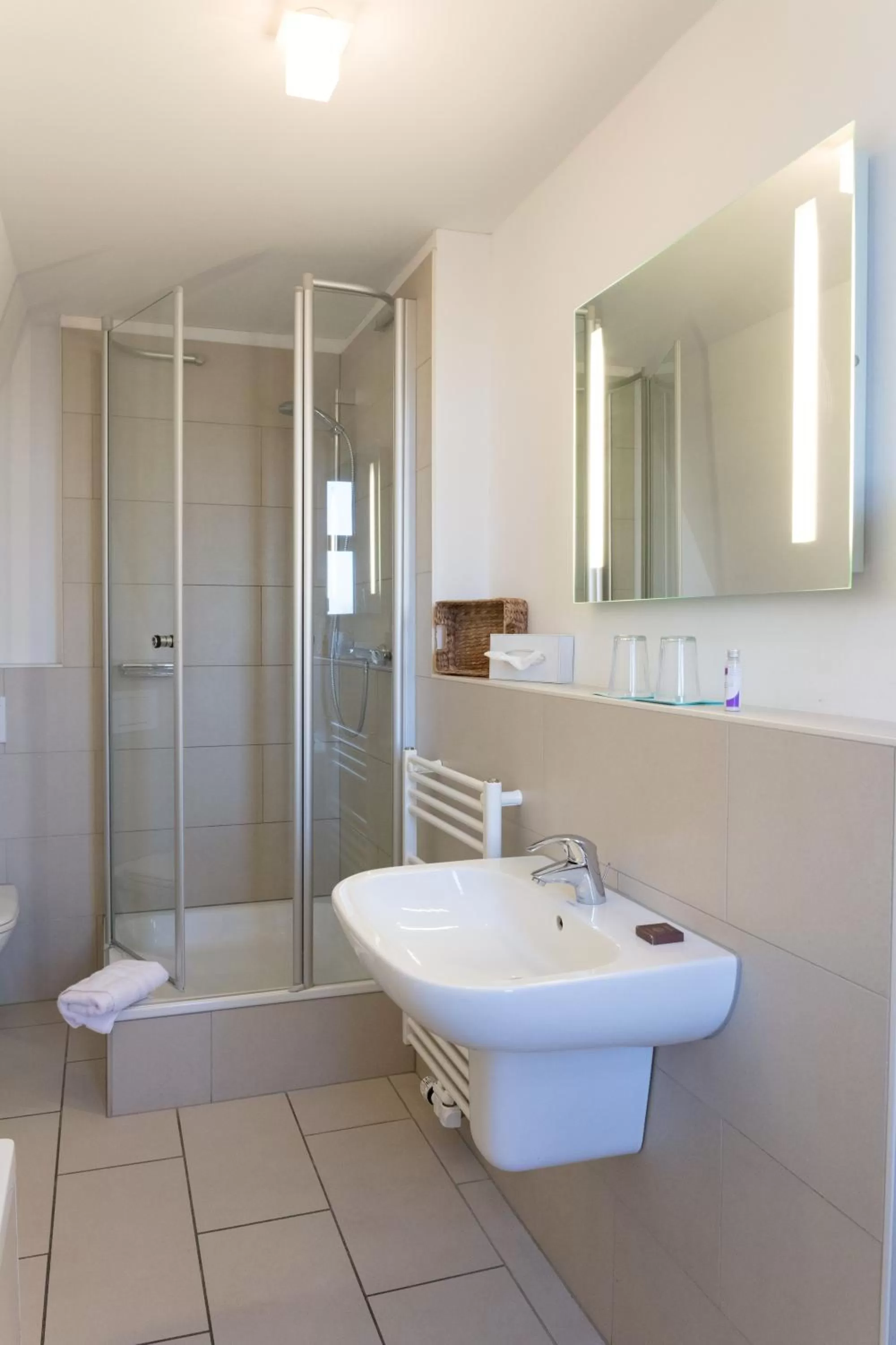 Shower, Bathroom in Hotel 'Das Strandhaus'