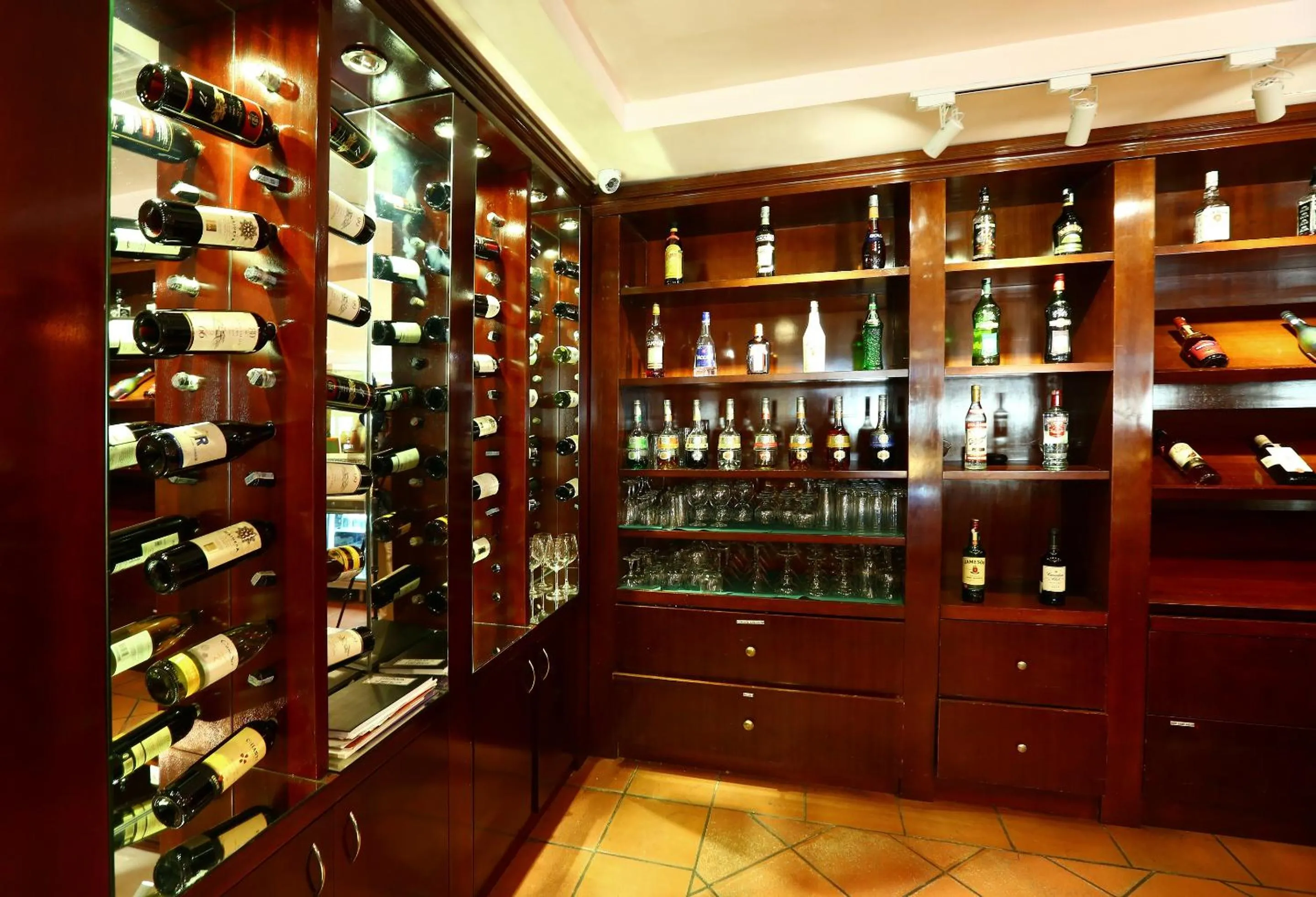 Supermarket/grocery shop in Ramana Saigon Hotel