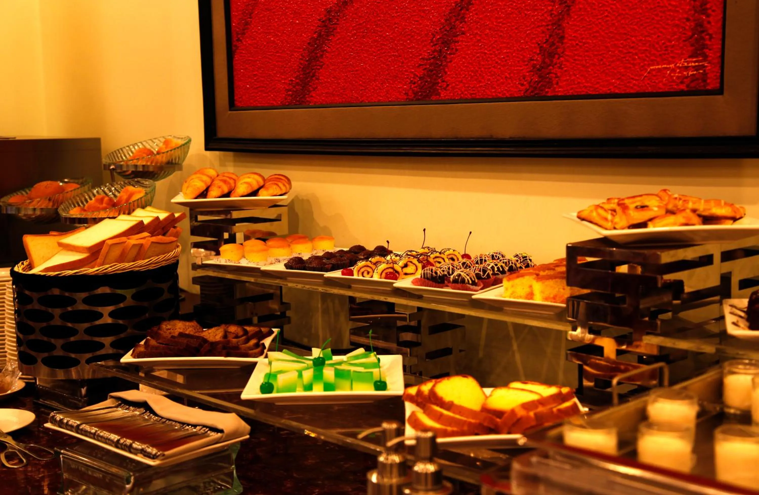 Food and drinks in Best Western Green Hill Hotel