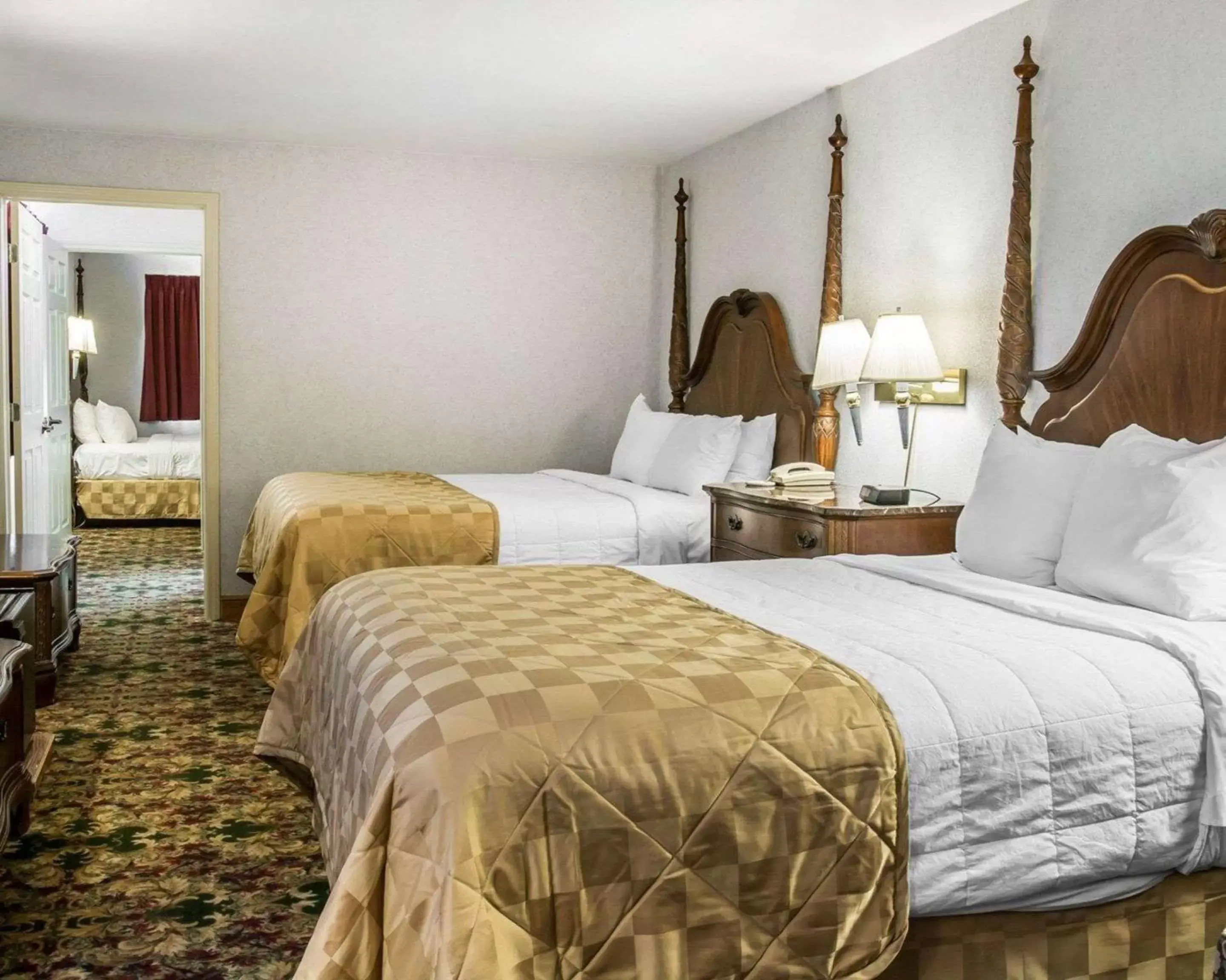 Queen Suite with Lake View in Clarion Hotel Beachfront Queen Suite with Lake View in Clarion Hotel Beachfront