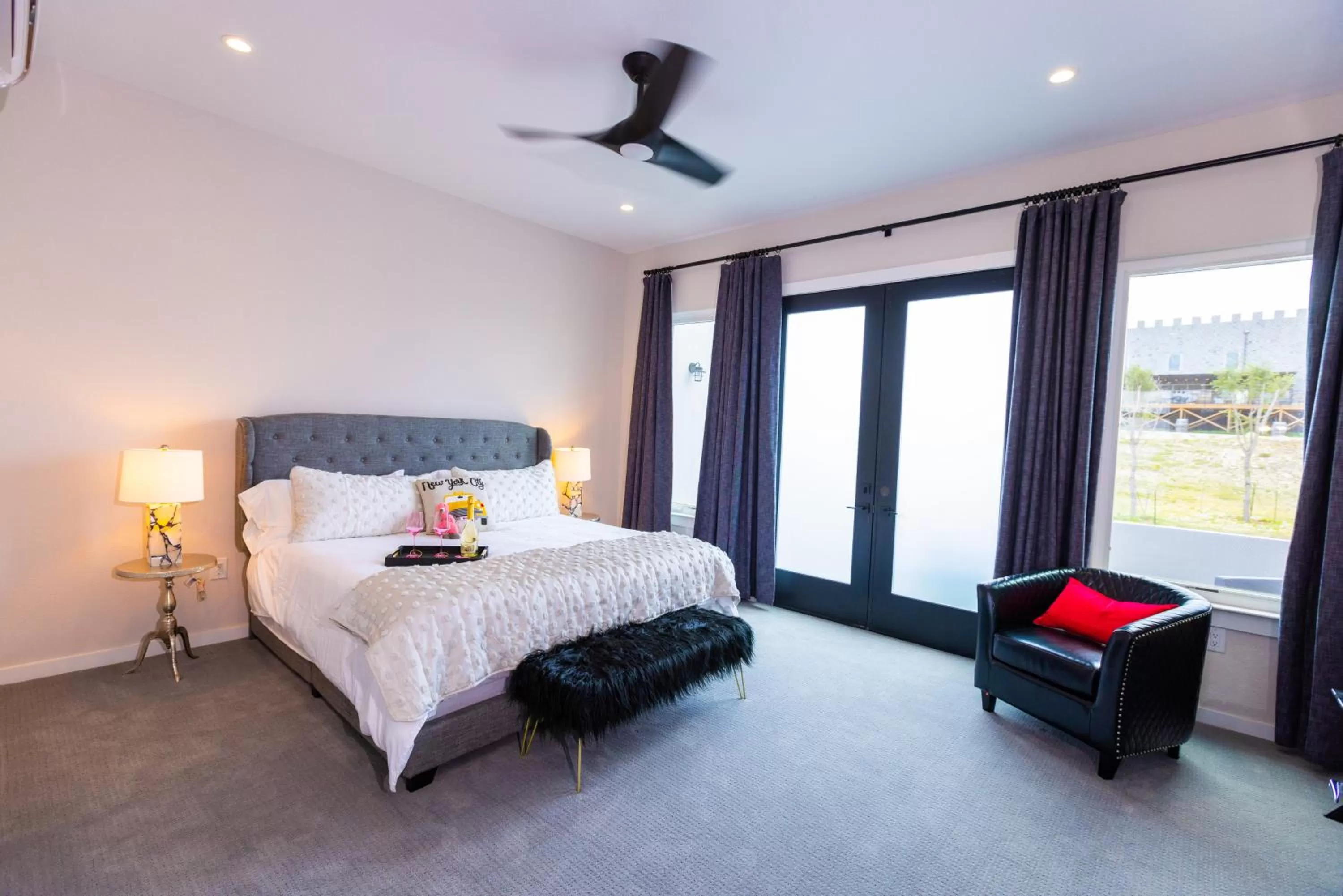 Bedroom, Bed in The Bentley Hotel on 290