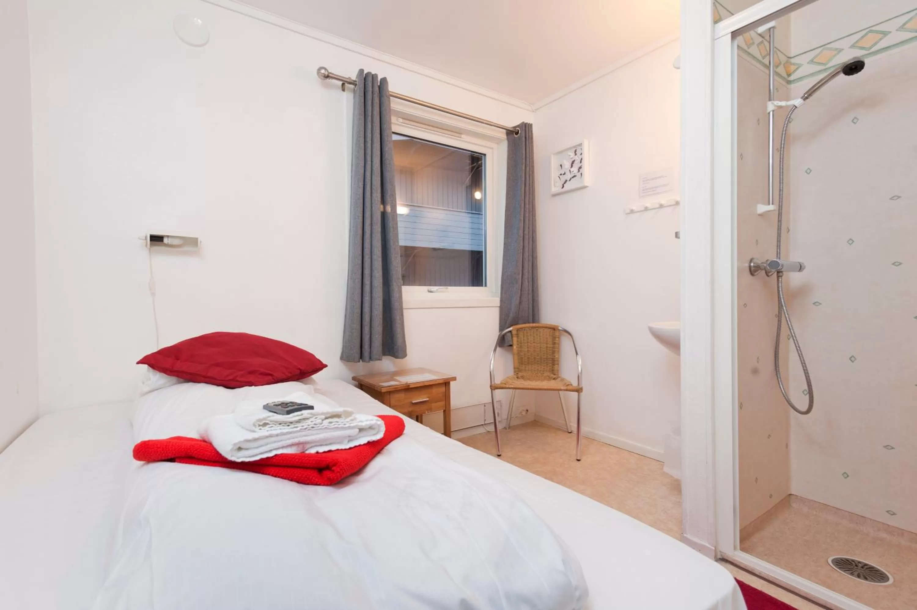 Shower, Bed in Stavanger Bed & Breakfast