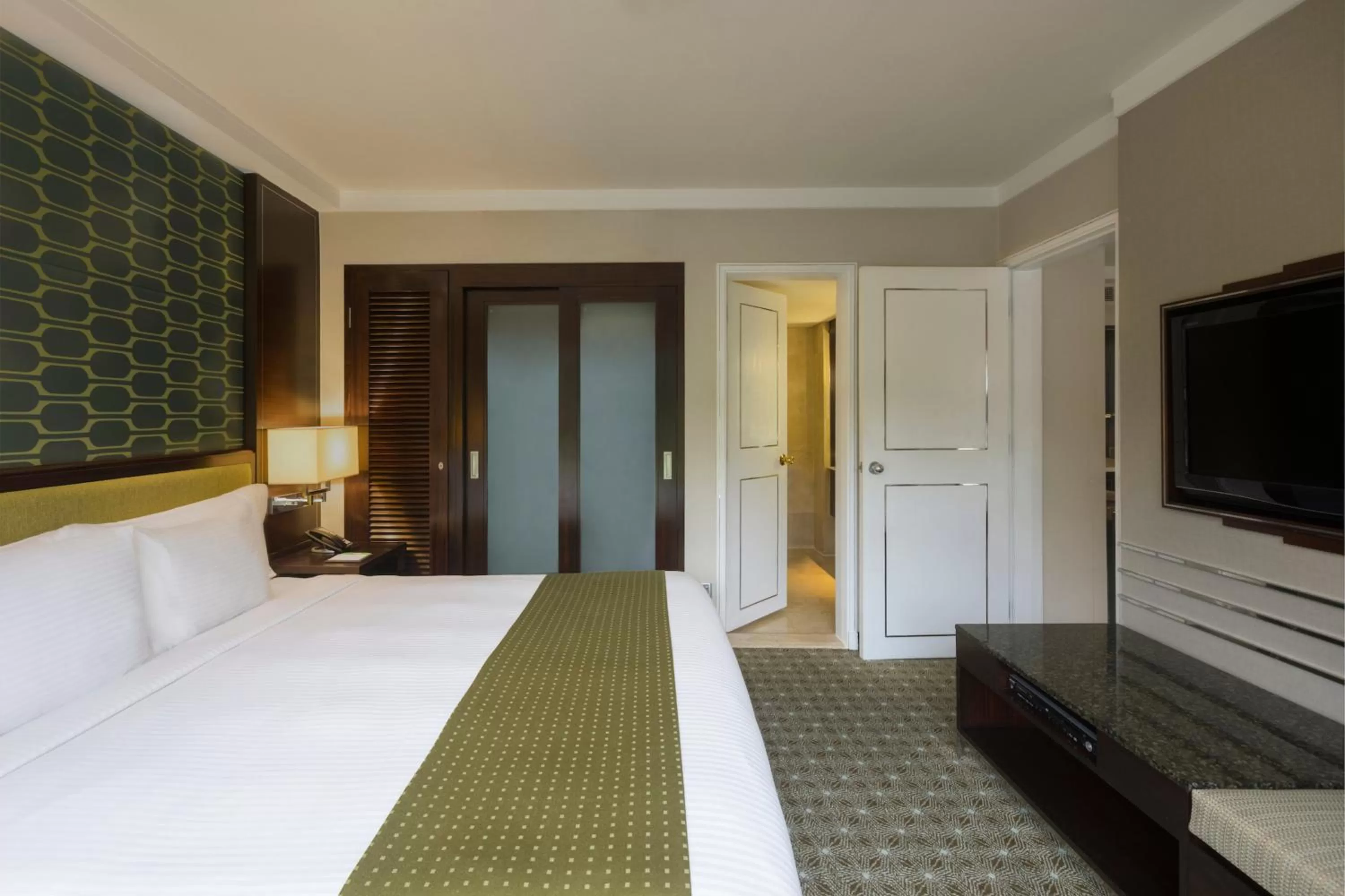 Photo of the whole room, Bed in Holiday Inn Singapore Orchard City Centre by IHG