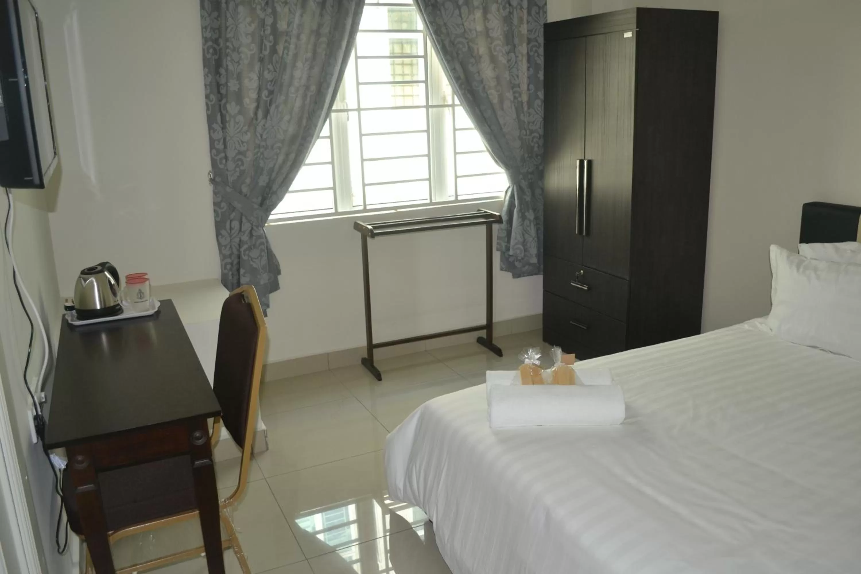 Photo of the whole room, Bed in Hotel Mutiara KGMMB Melaka