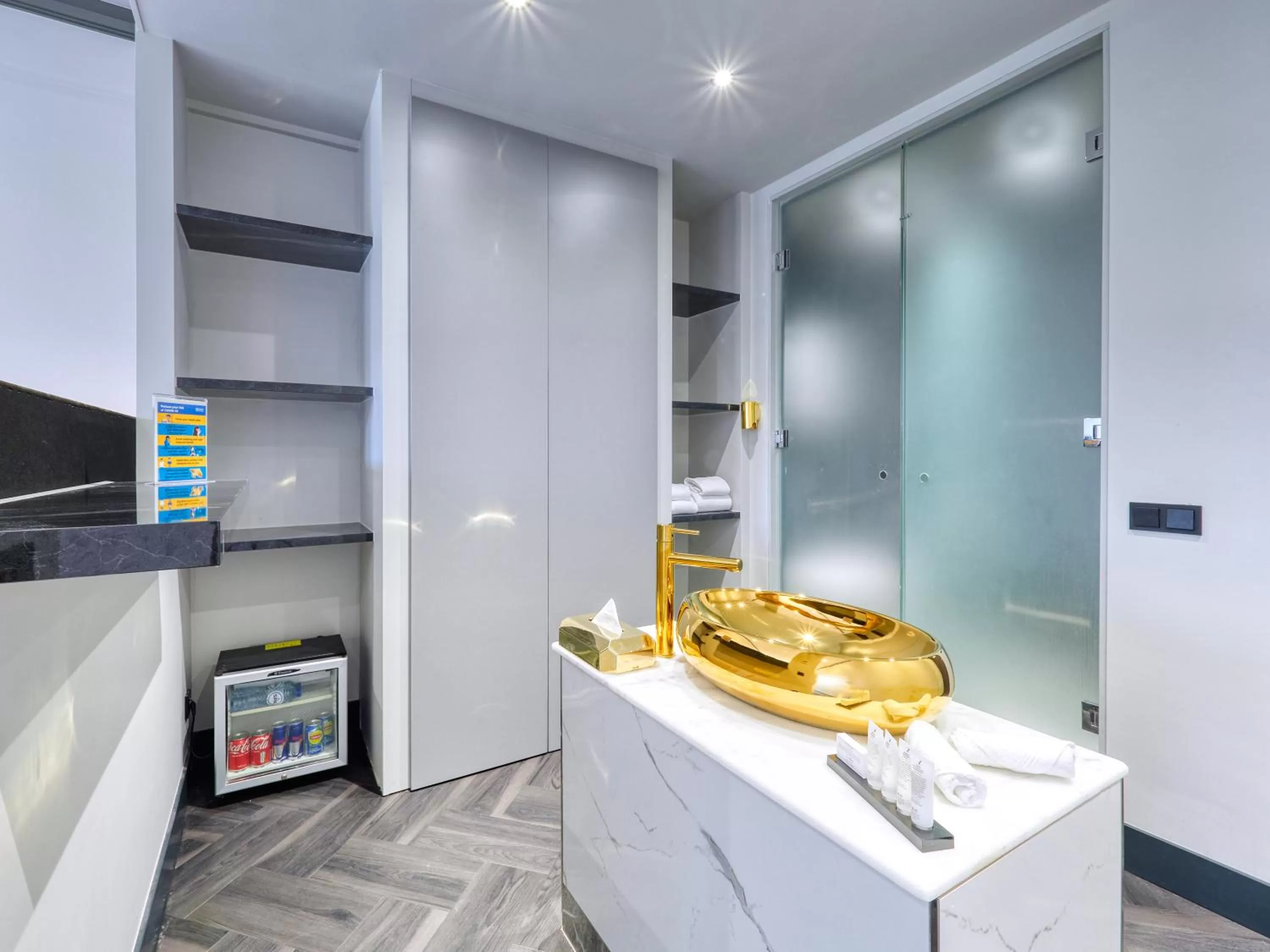 Photo of the whole room in Triple G Hotels