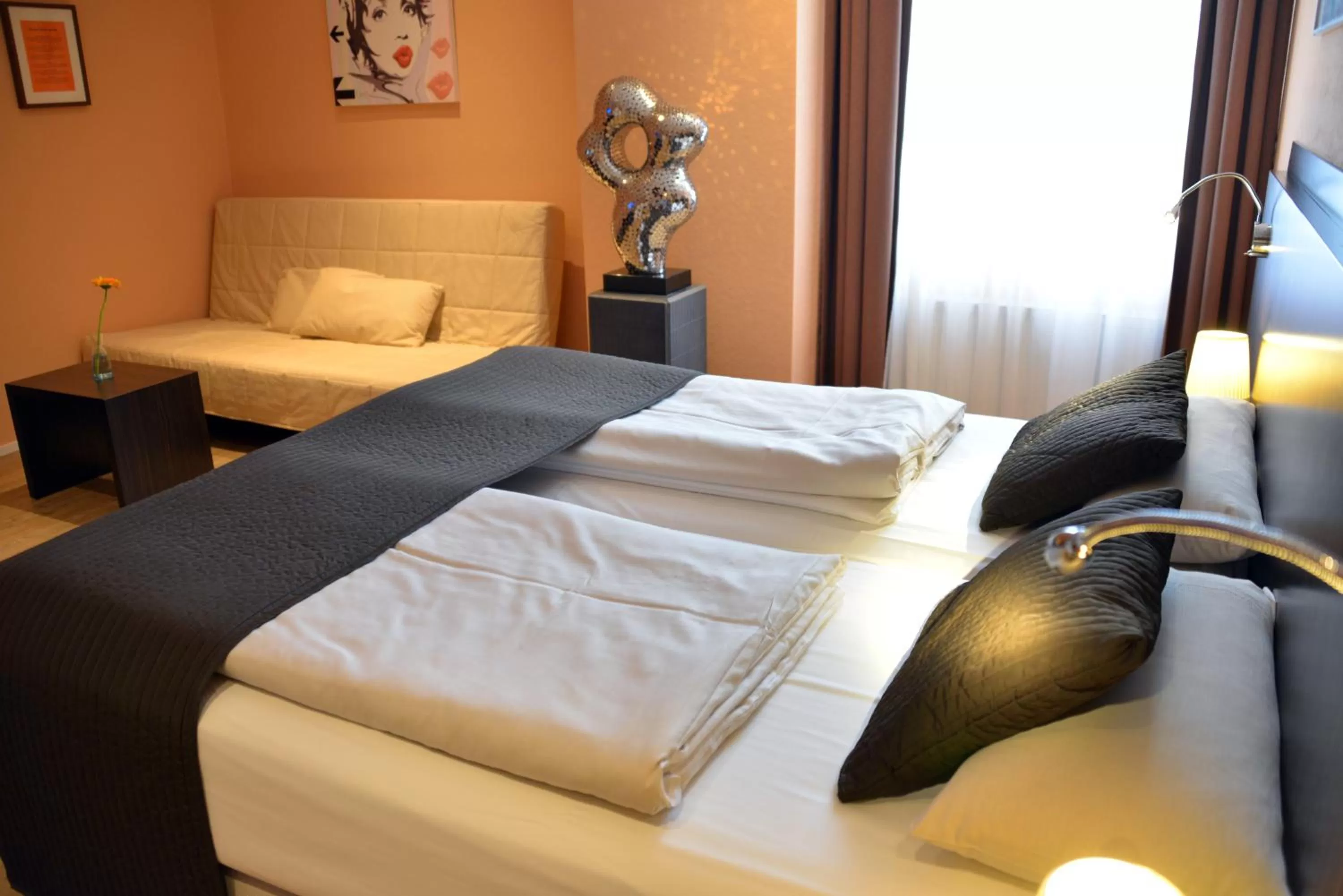 Bed in Arthotel Munich