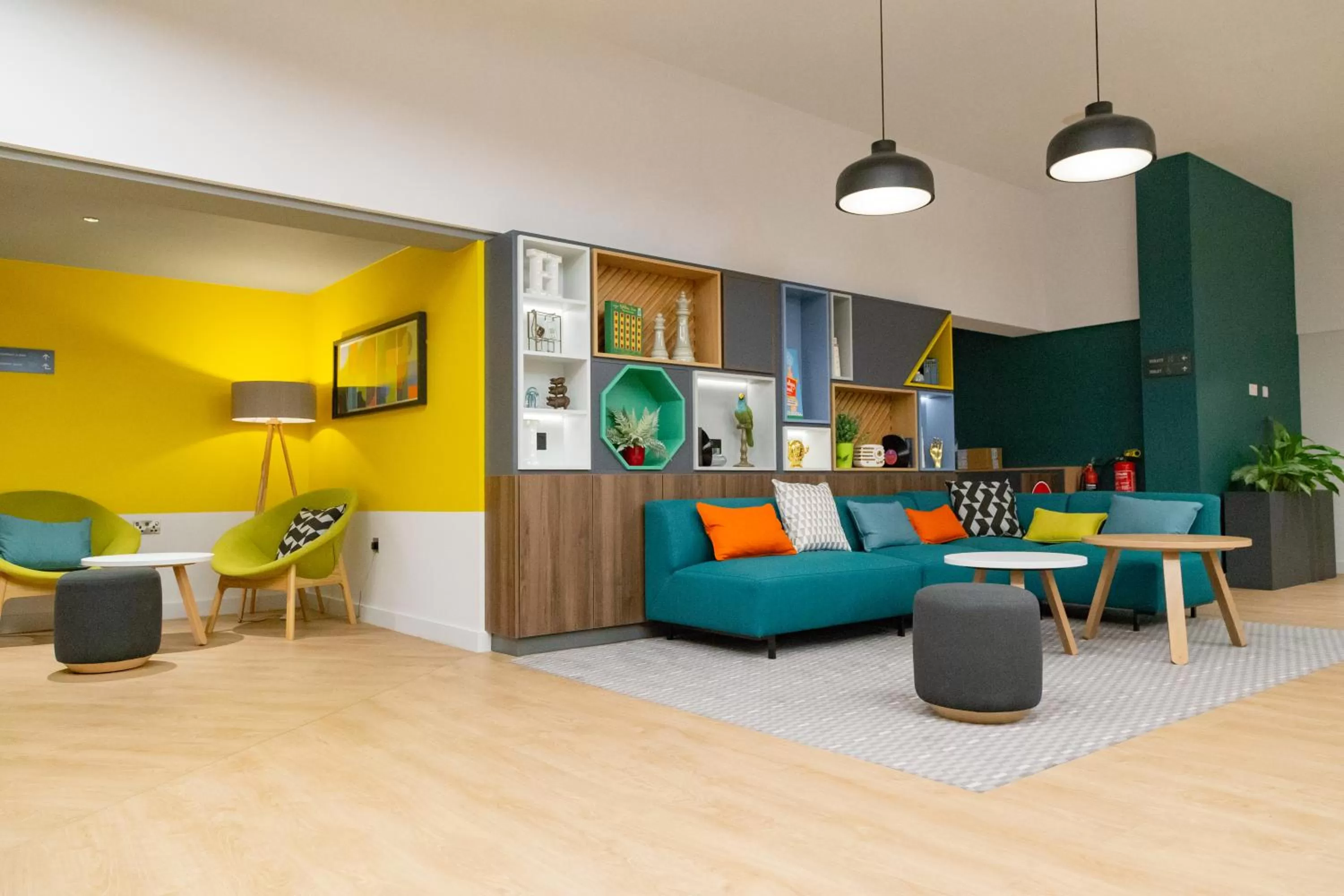 Lobby or reception in Holiday Inn Newport by IHG