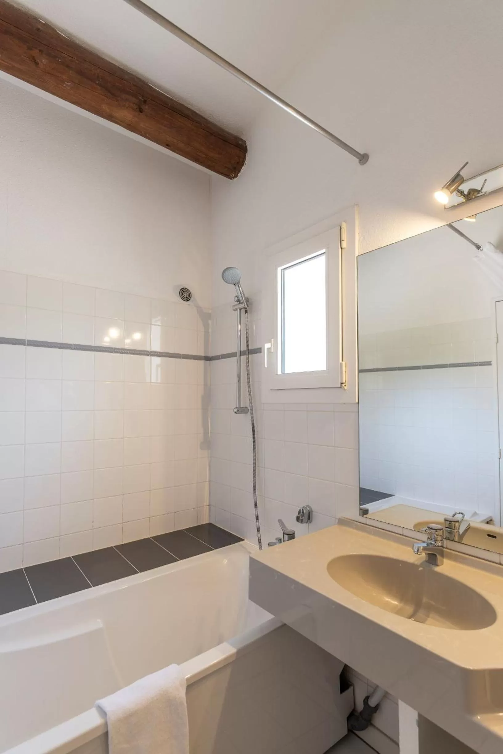 Bathroom in Les Bastides Saint Paul