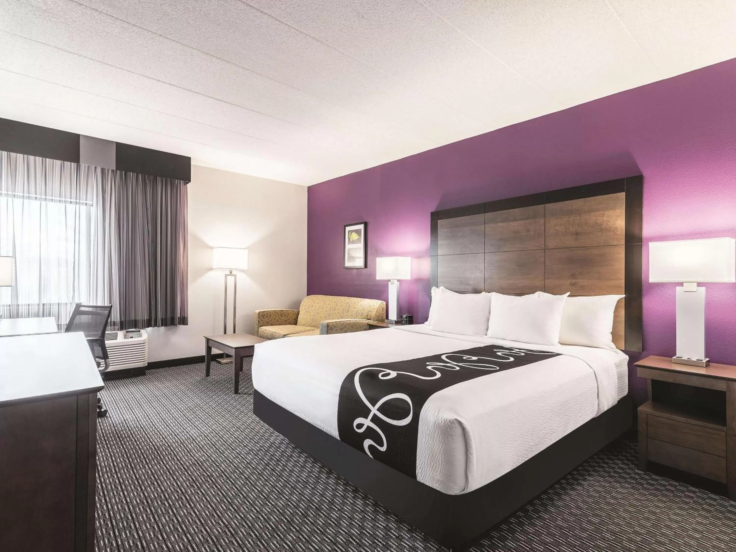 Photo of the whole room, Bed in La Quinta by Wyndham Salem NH