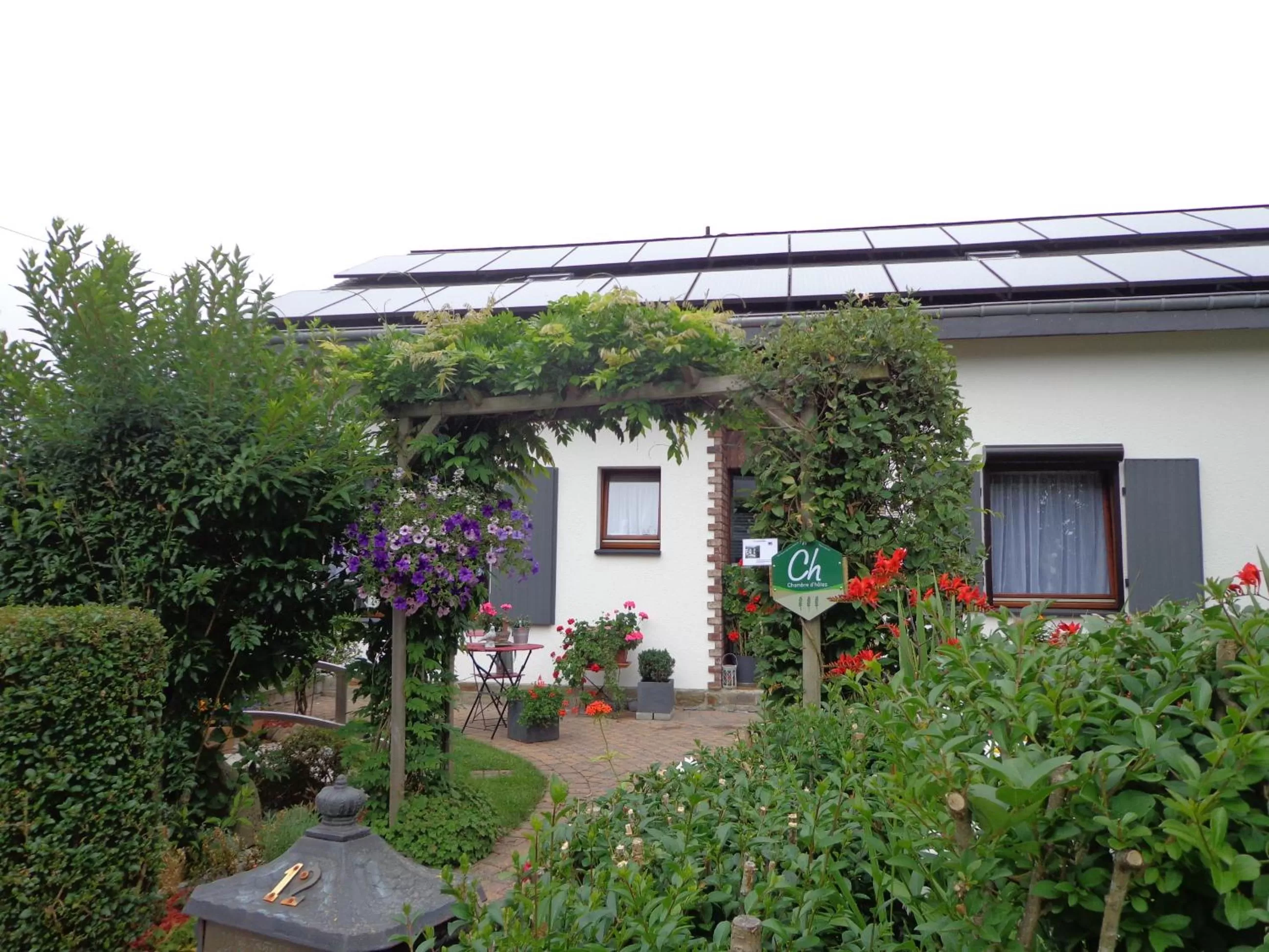 Facade/entrance in Le Chant du Merle