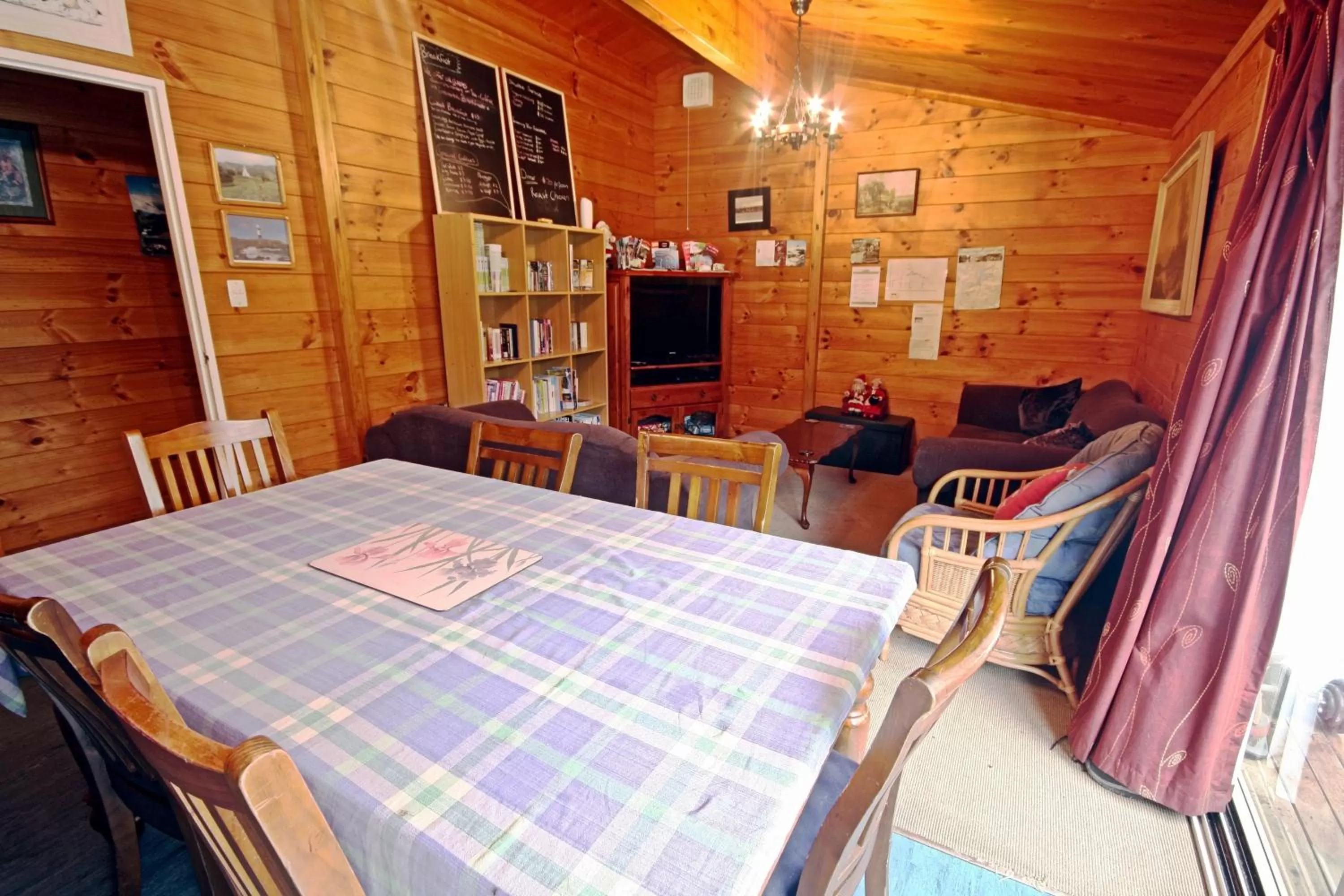 Library, Dining Area in Tony's Lodge